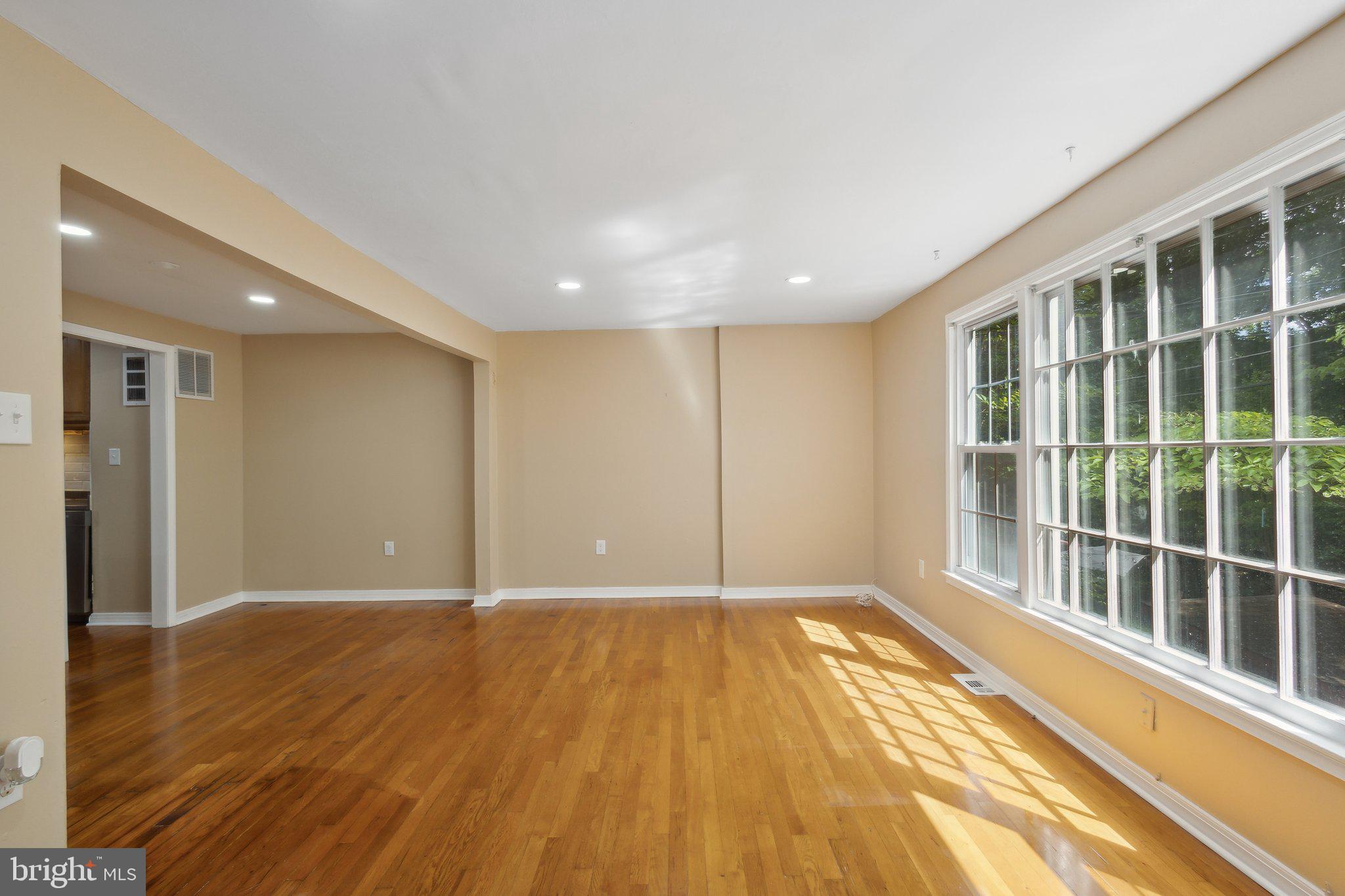 GREENWICH - Residential