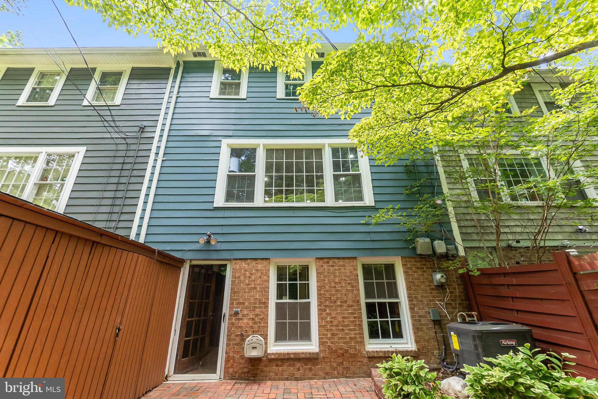 GREENWICH - Residential