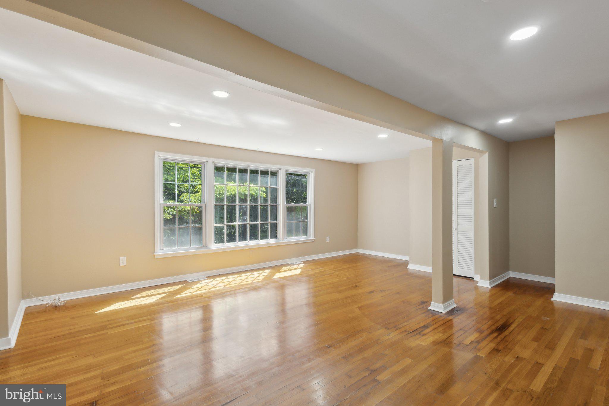 GREENWICH - Residential