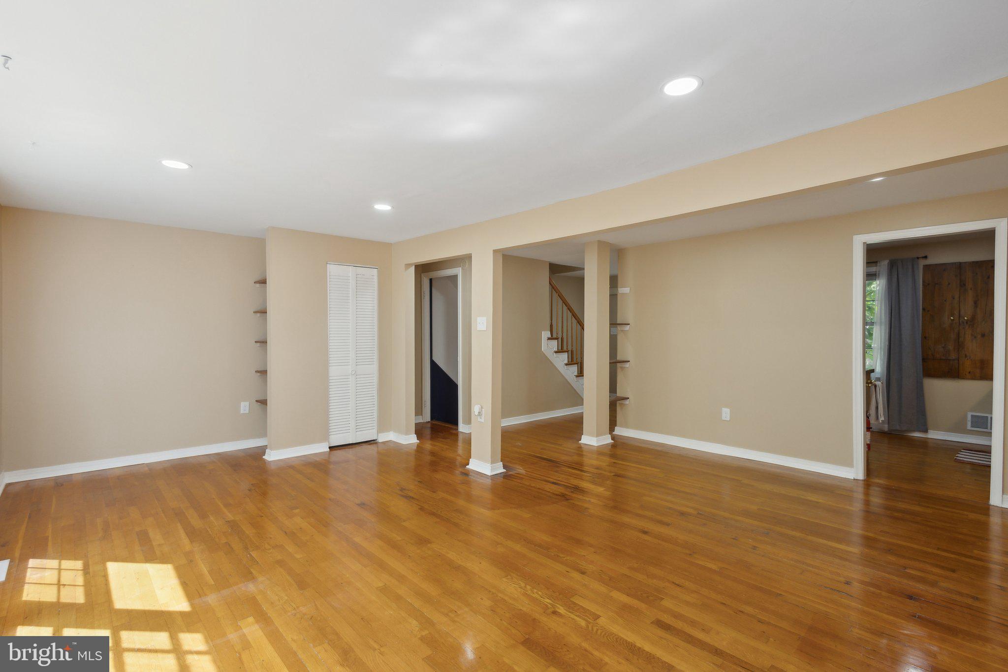 GREENWICH - Residential