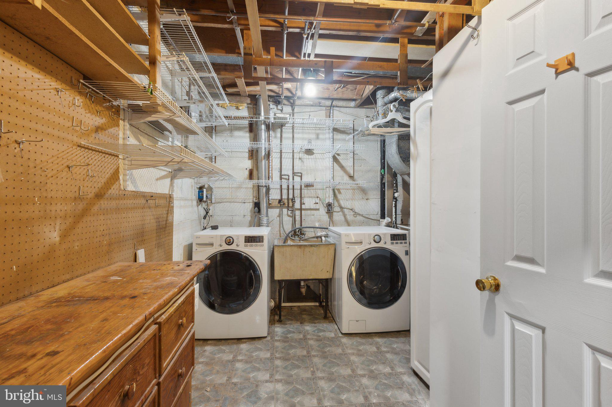 GREENWICH - Residential