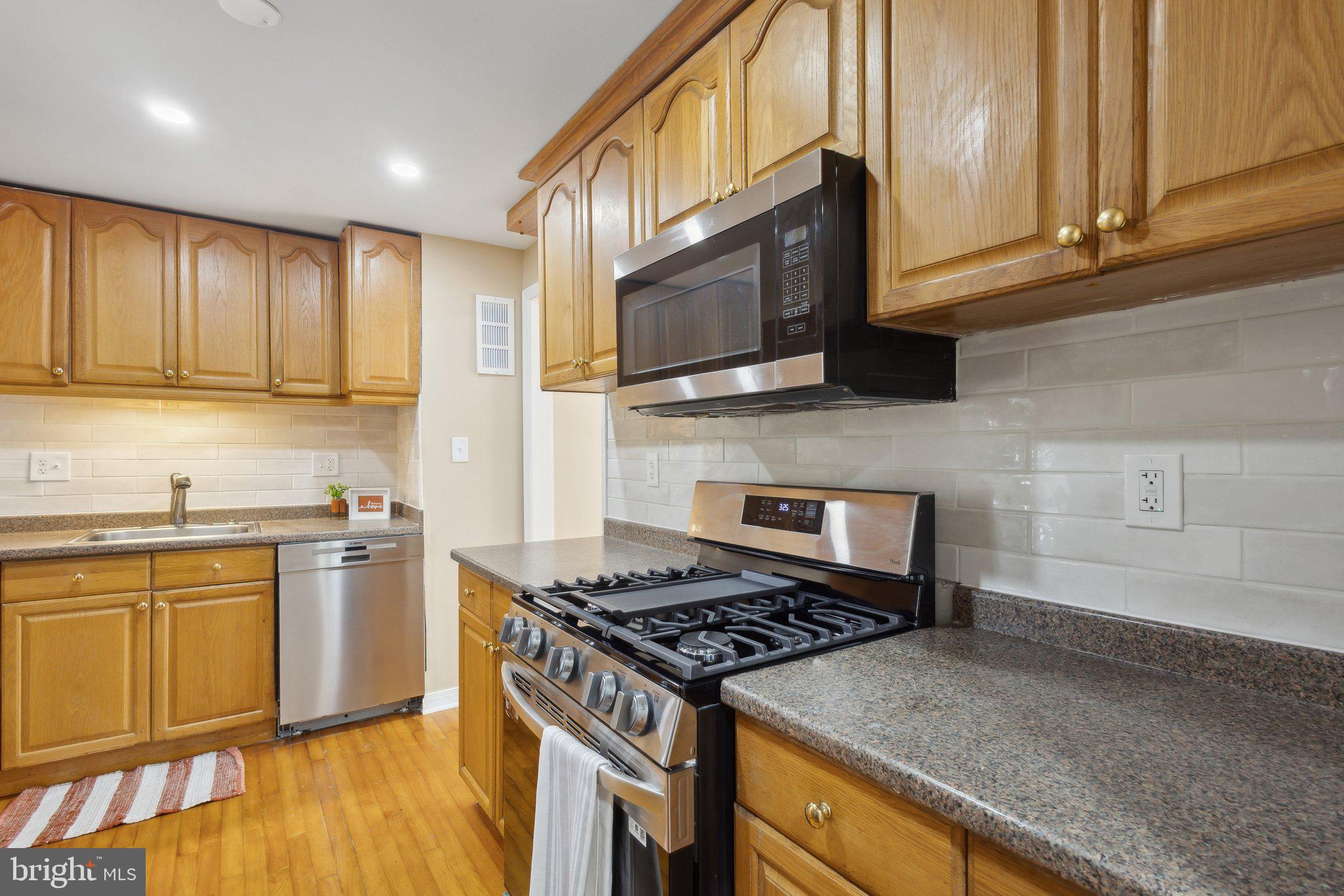 GREENWICH - Residential