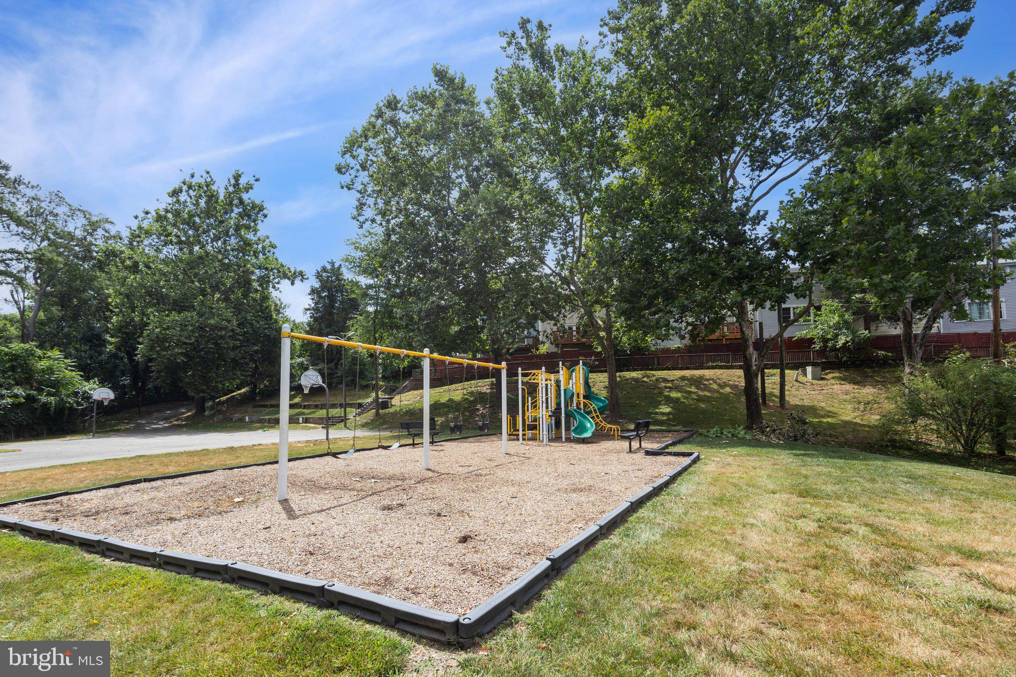 GREENWICH - Residential