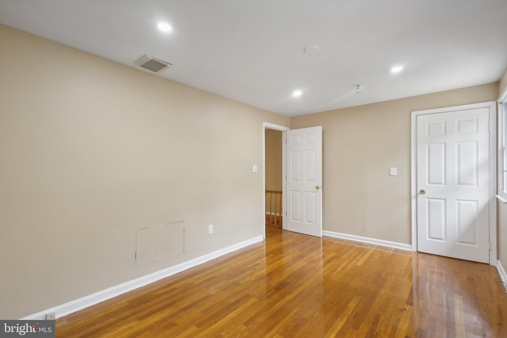 GREENWICH - Residential