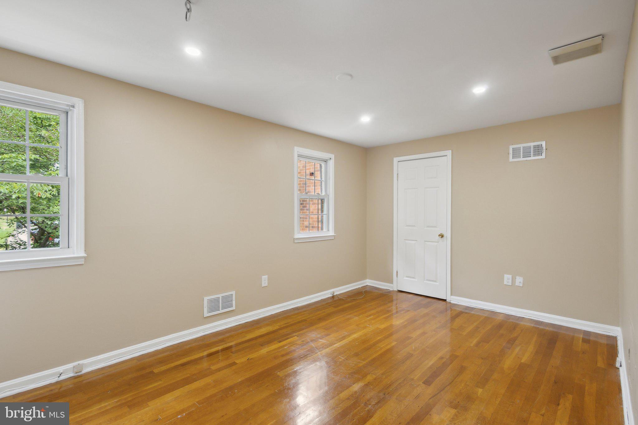 GREENWICH - Residential