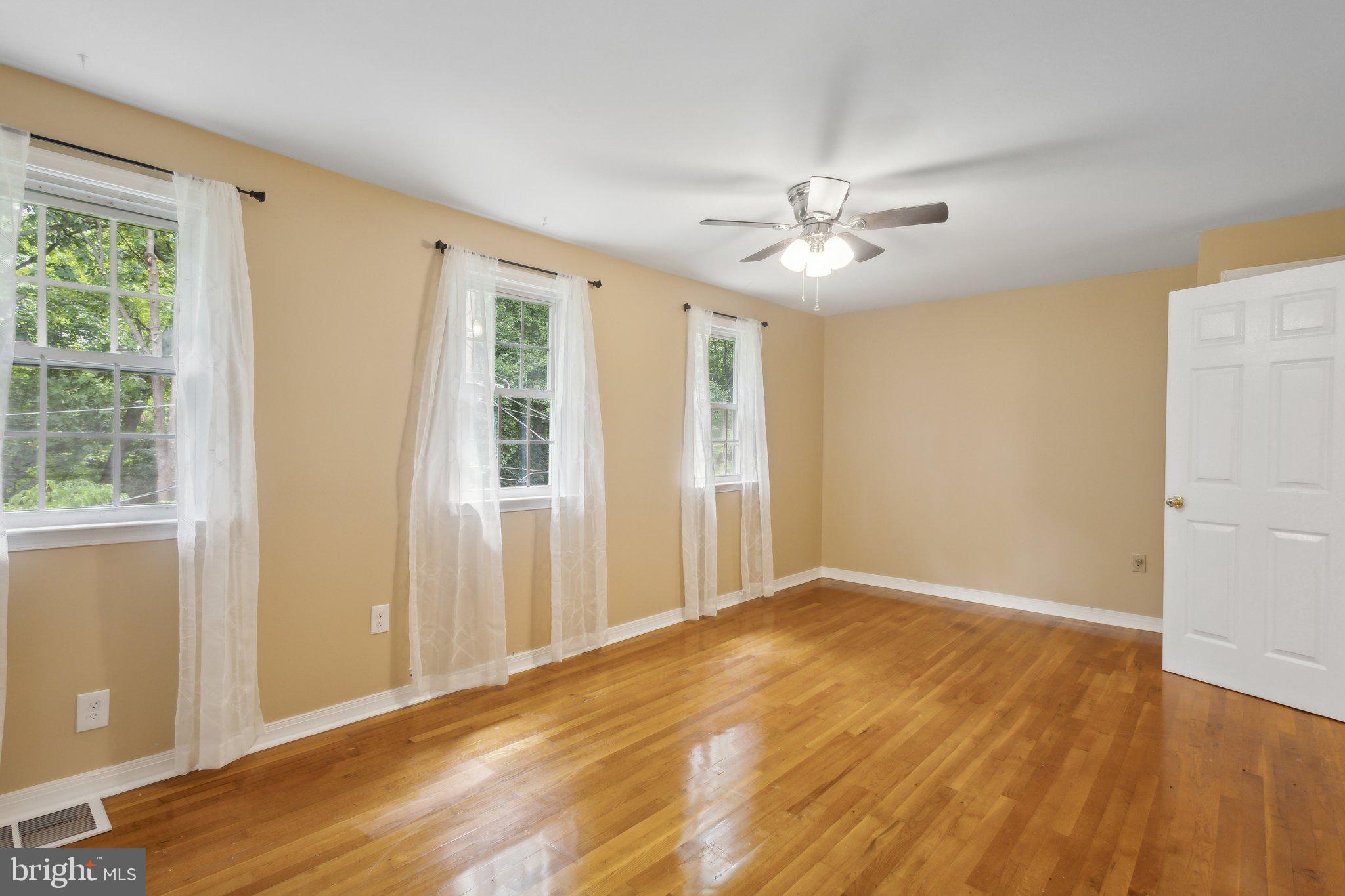 GREENWICH - Residential