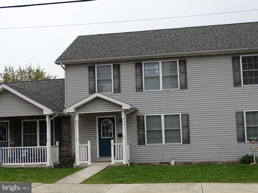 Photo of 10 Fairview Avenue, WAYNESBORO, PA 17268 (MLS # PAFL2031954)