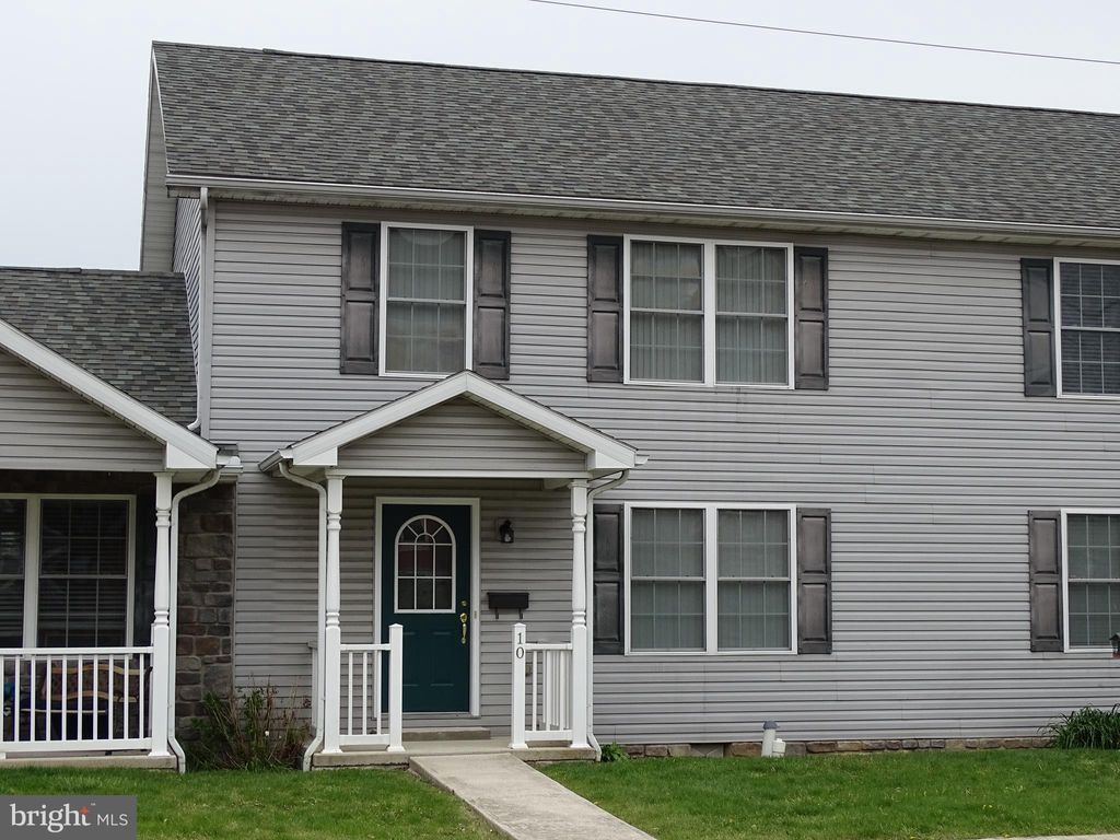 Photo of 10 Fairview Avenue, WAYNESBORO, PA 17268 (MLS # PAFL2031954)
