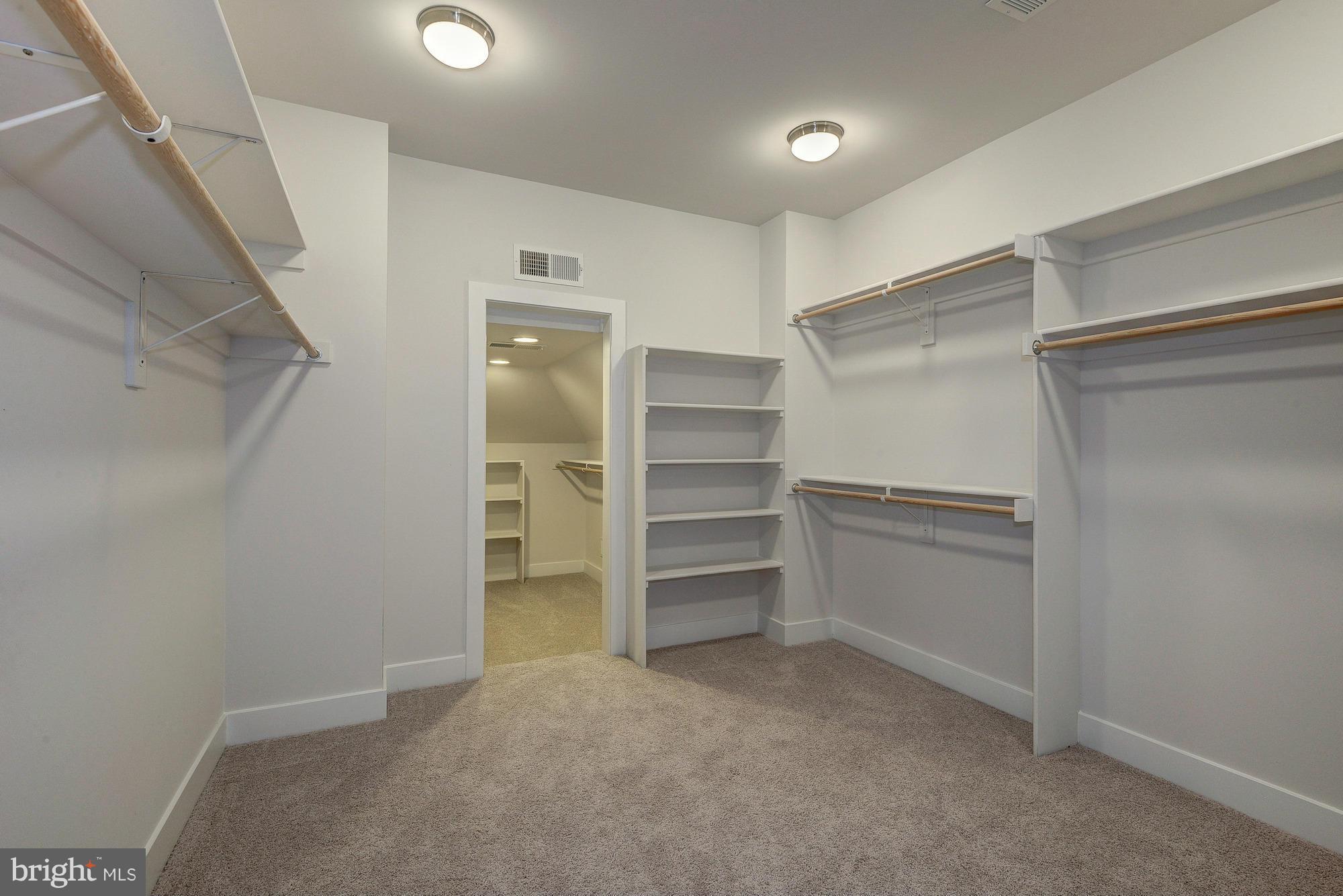 HILLWOOD - Residential