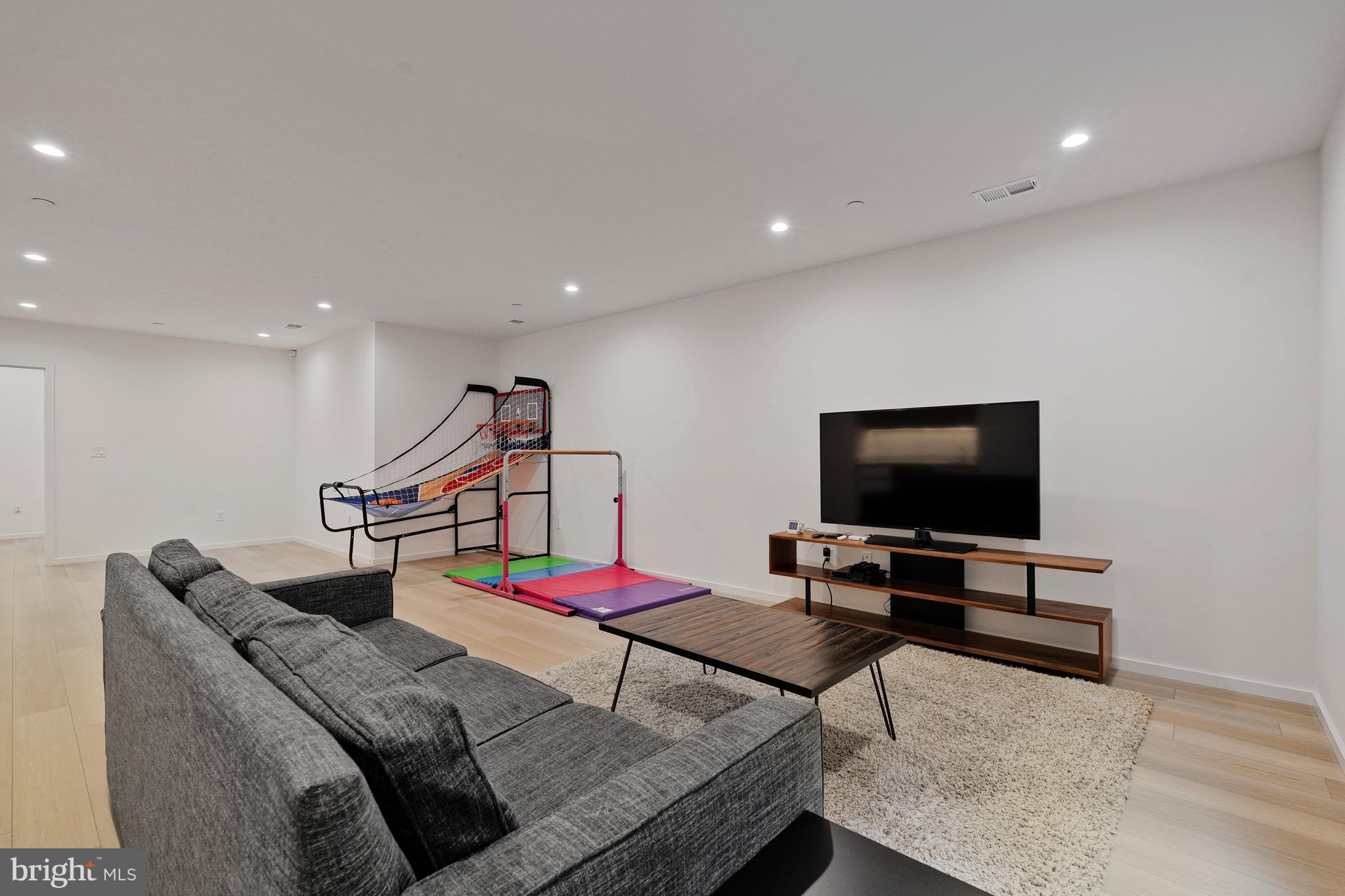 KENSINGTON ESTATES - Residential