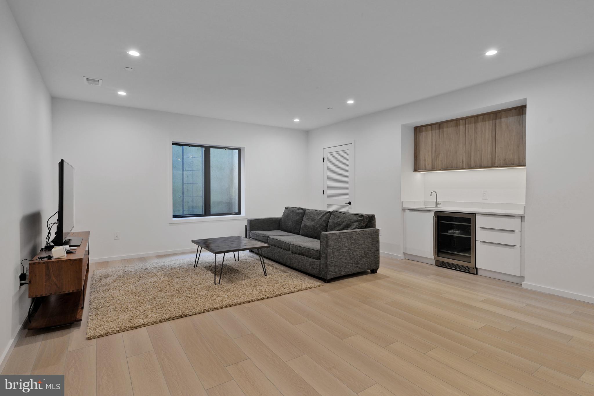 KENSINGTON ESTATES - Residential