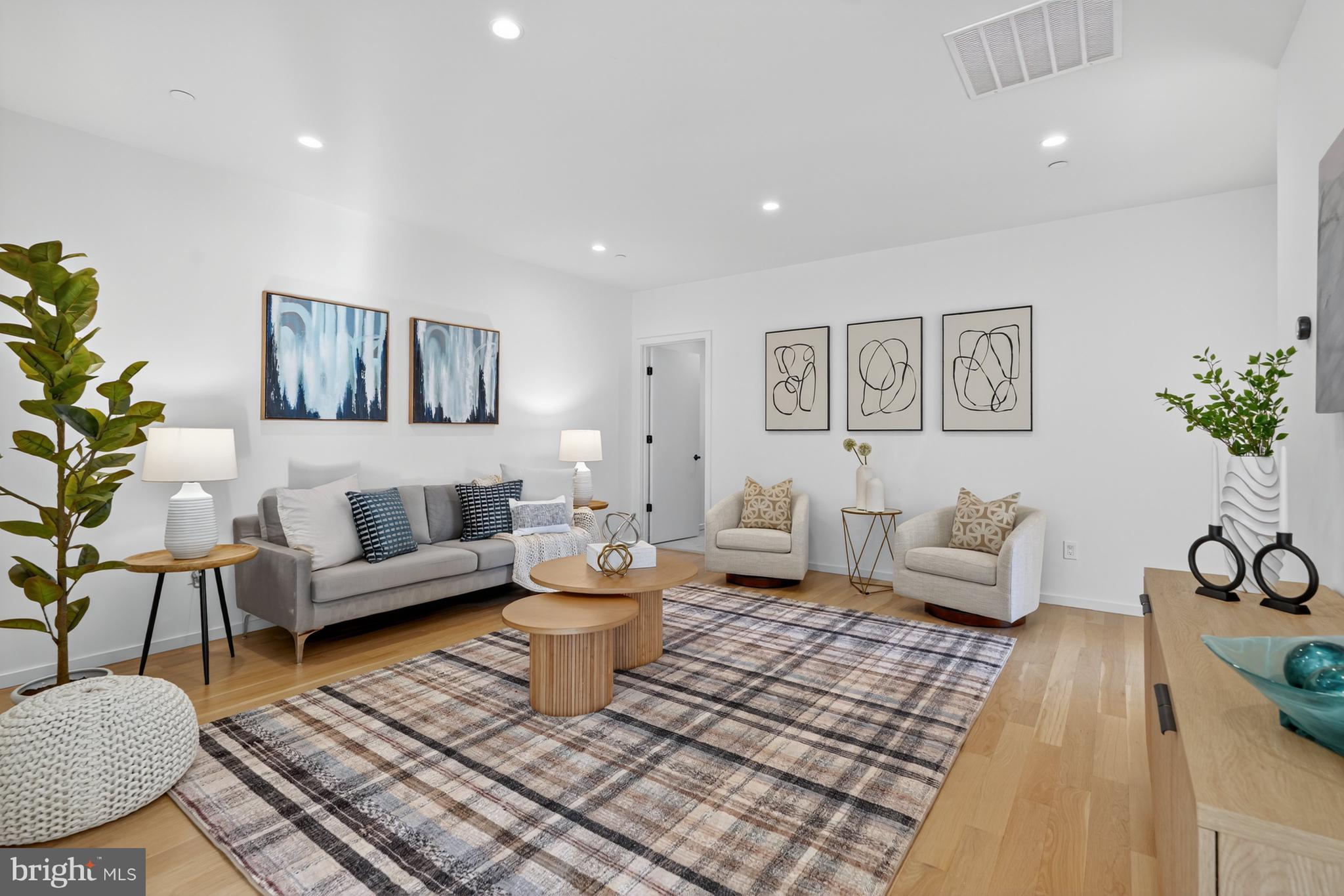 KENSINGTON ESTATES - Residential