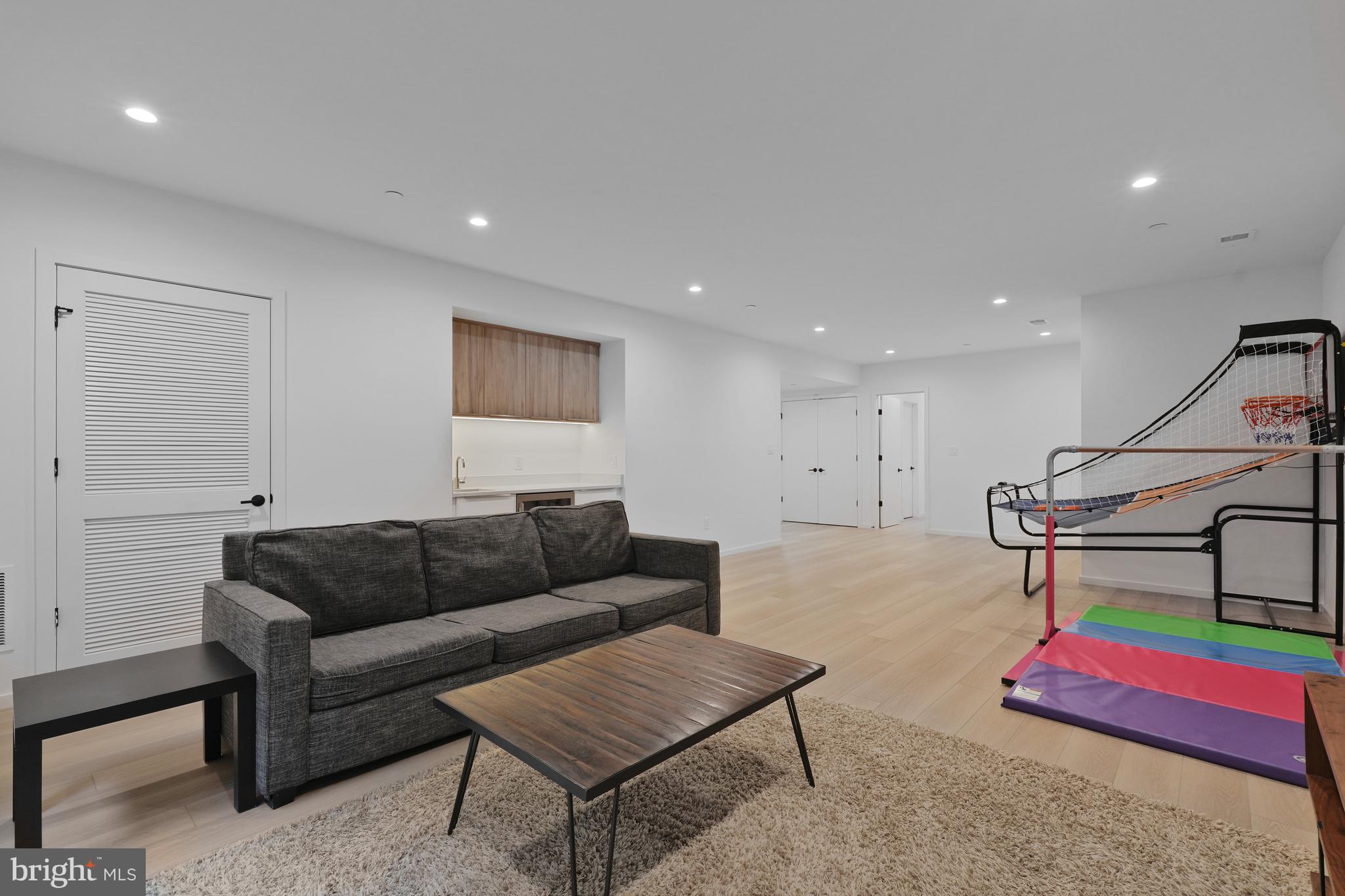 KENSINGTON ESTATES - Residential