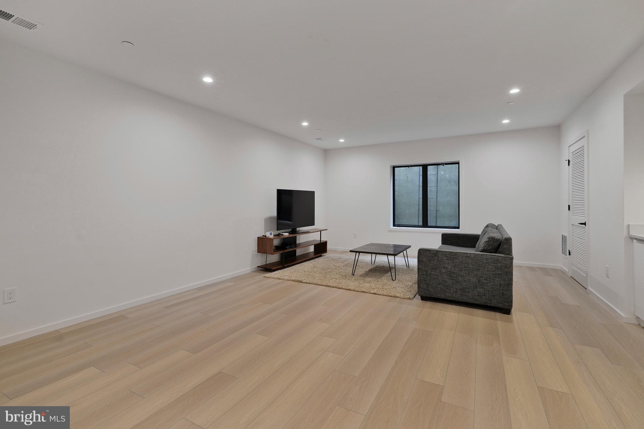 KENSINGTON ESTATES - Residential