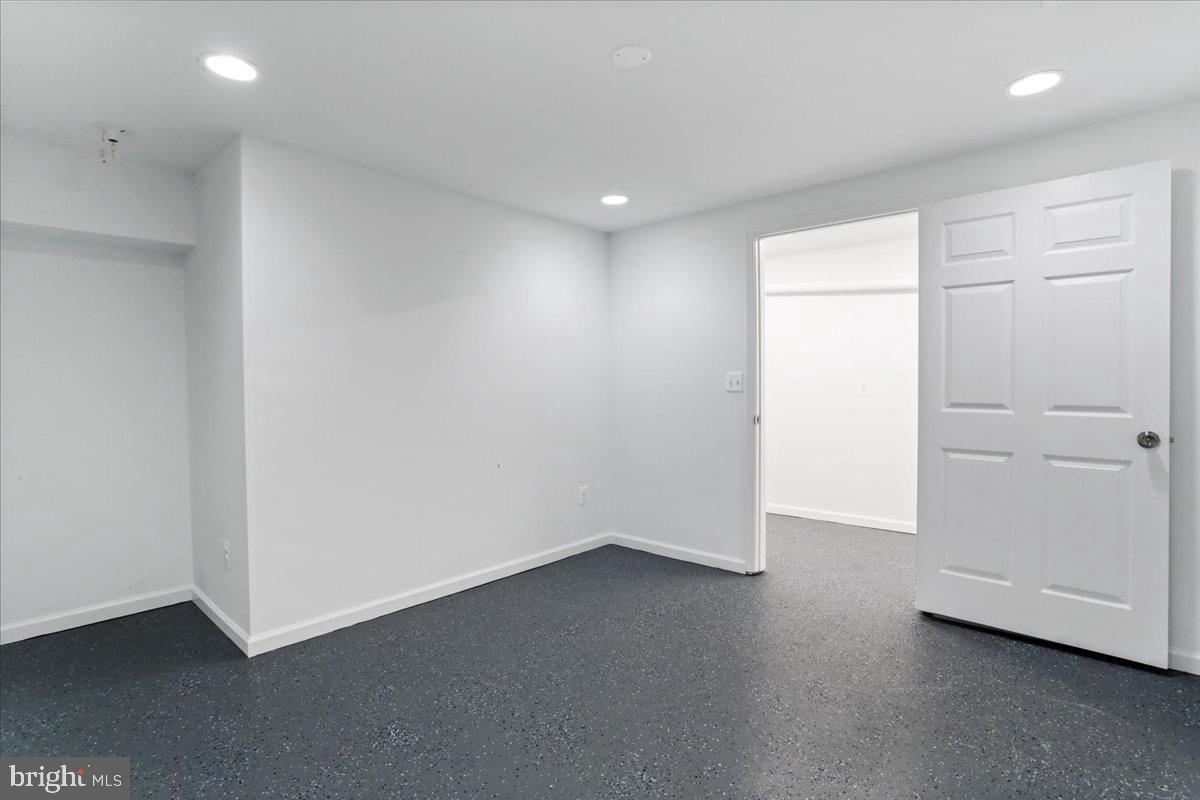 NORTH RIVER TOWN - Residential