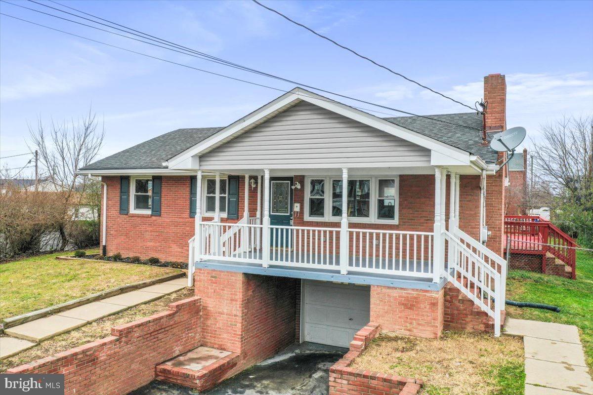 NORTH RIVER TOWN - Residential