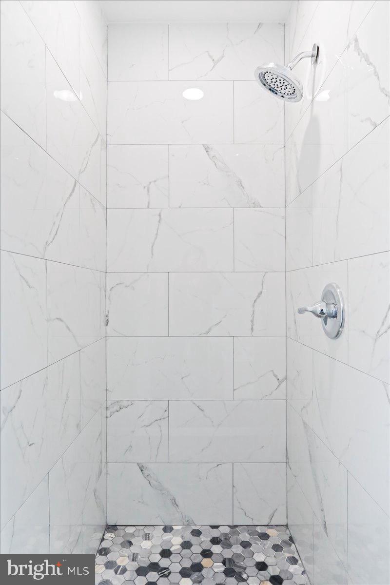 NORTH RIVER TOWN - Residential