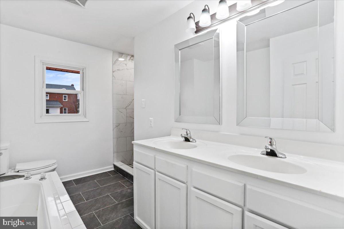 NORTH RIVER TOWN - Residential