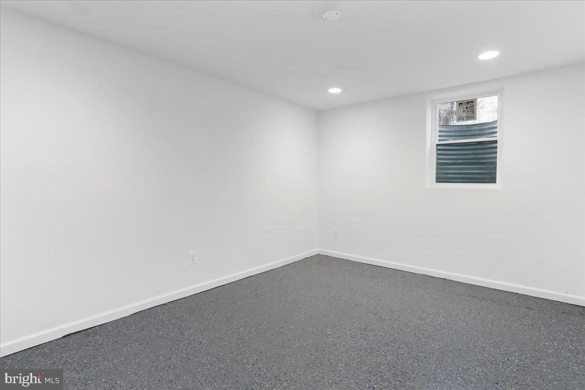 NORTH RIVER TOWN - Residential