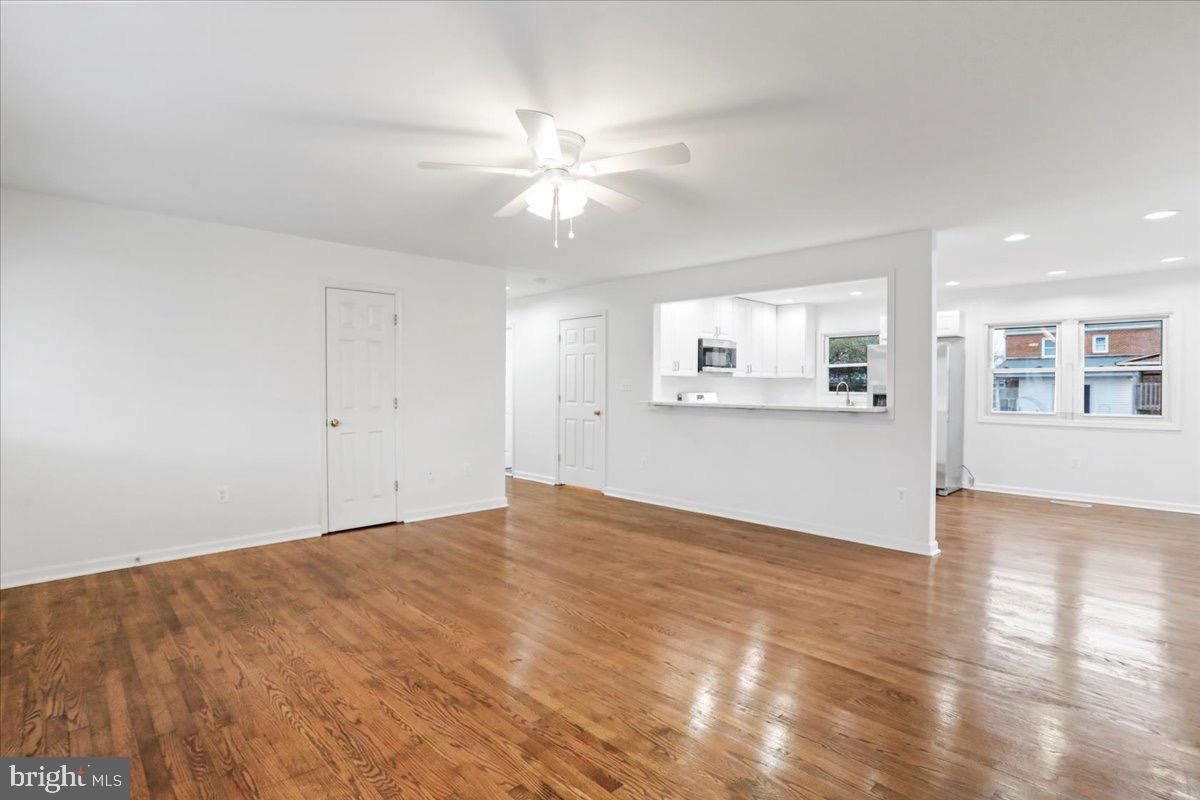 NORTH RIVER TOWN - Residential