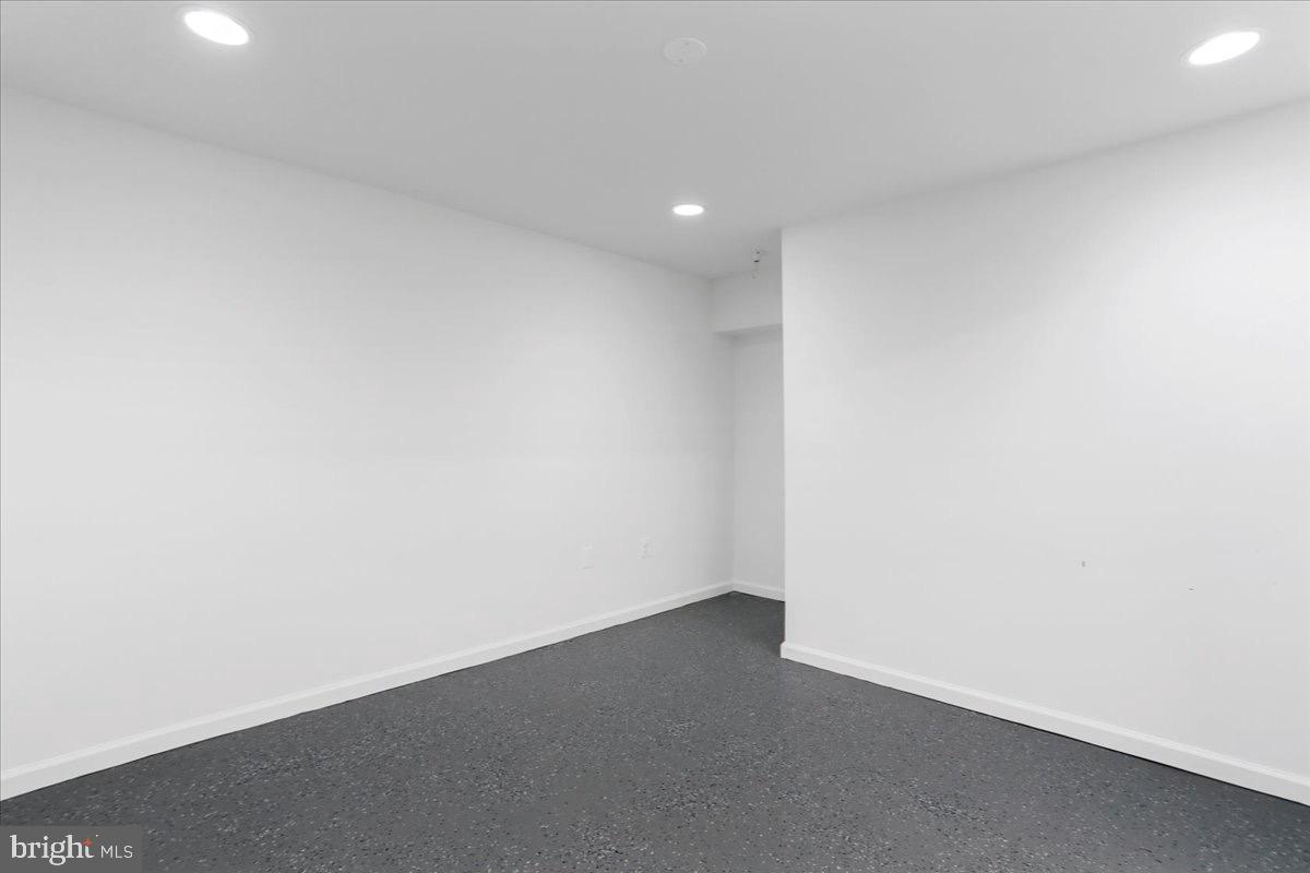 NORTH RIVER TOWN - Residential