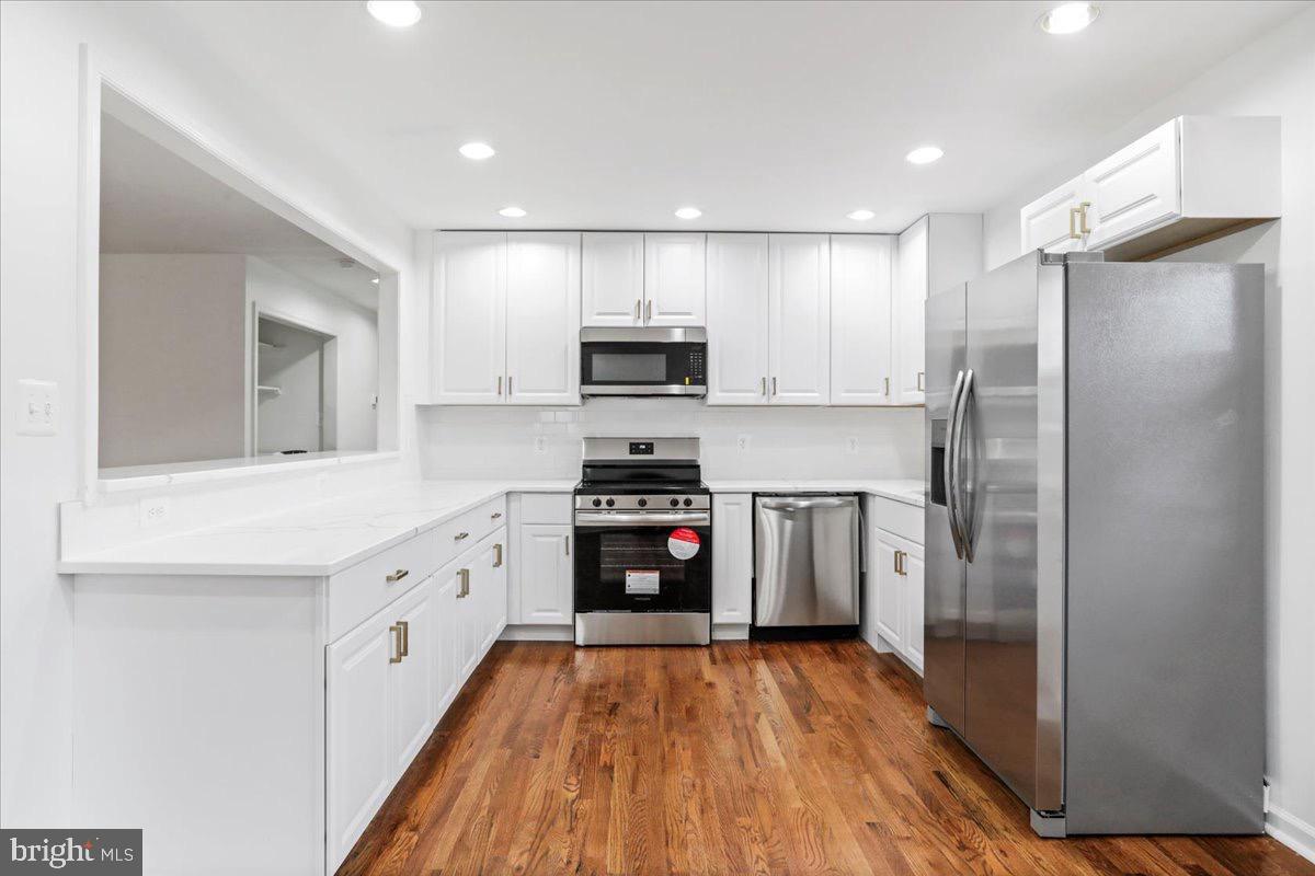 NORTH RIVER TOWN - Residential