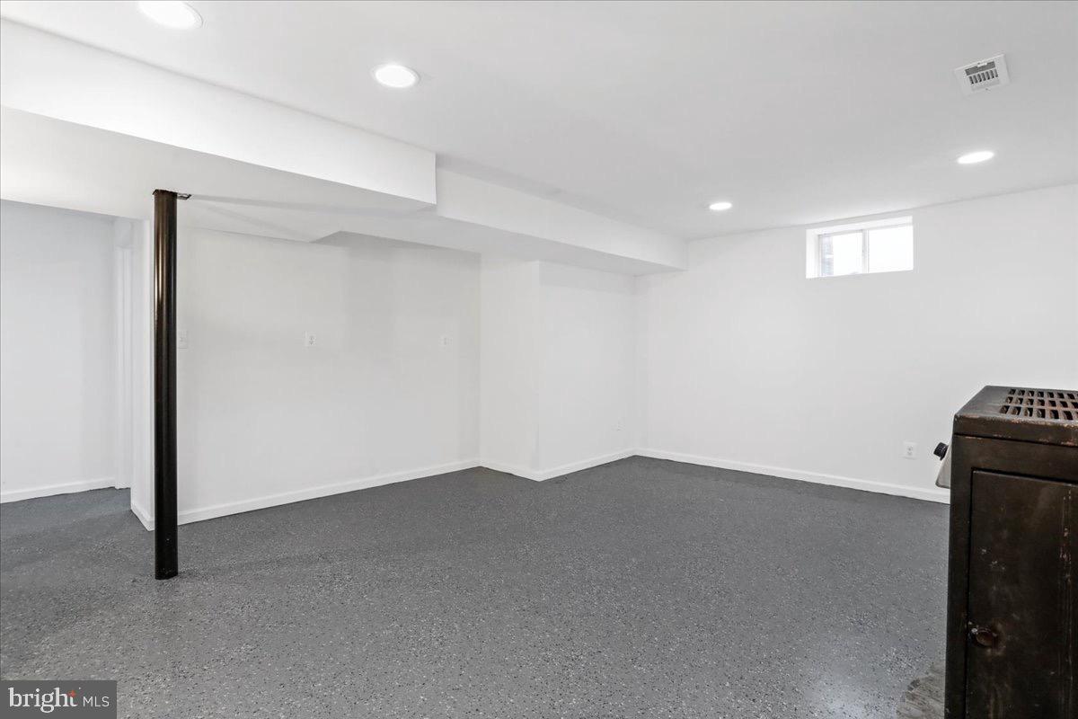 NORTH RIVER TOWN - Residential