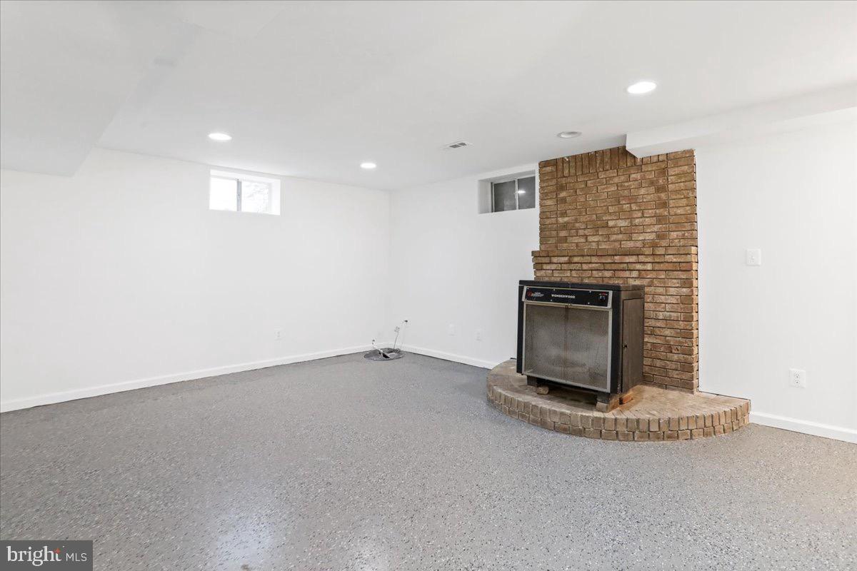 NORTH RIVER TOWN - Residential