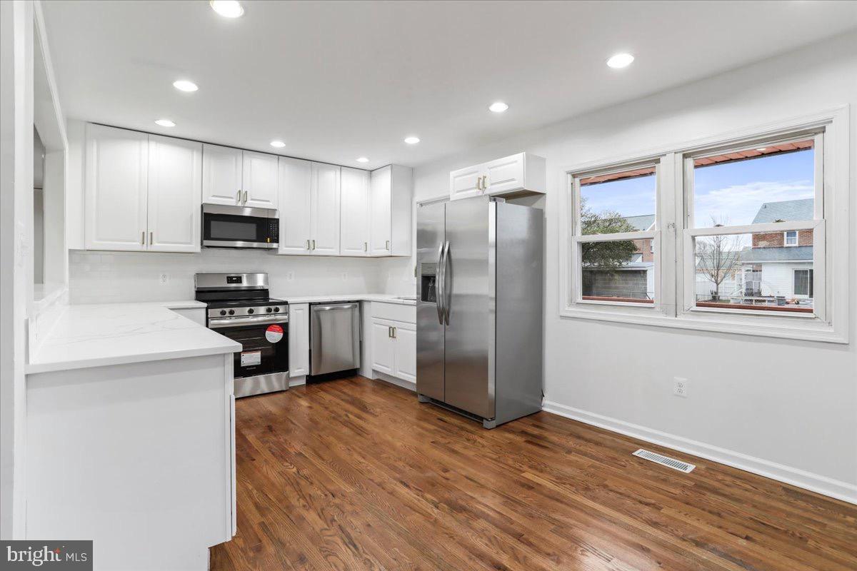 NORTH RIVER TOWN - Residential