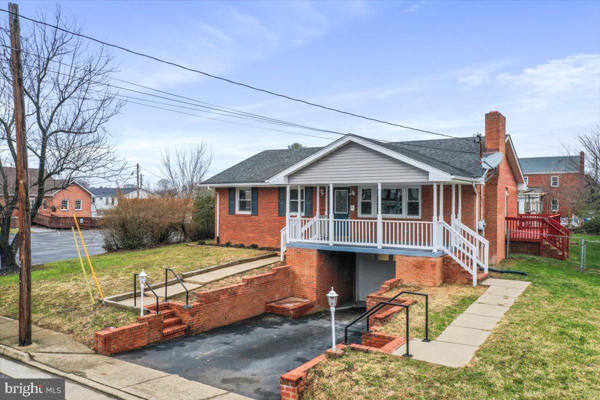 NORTH RIVER TOWN - Residential