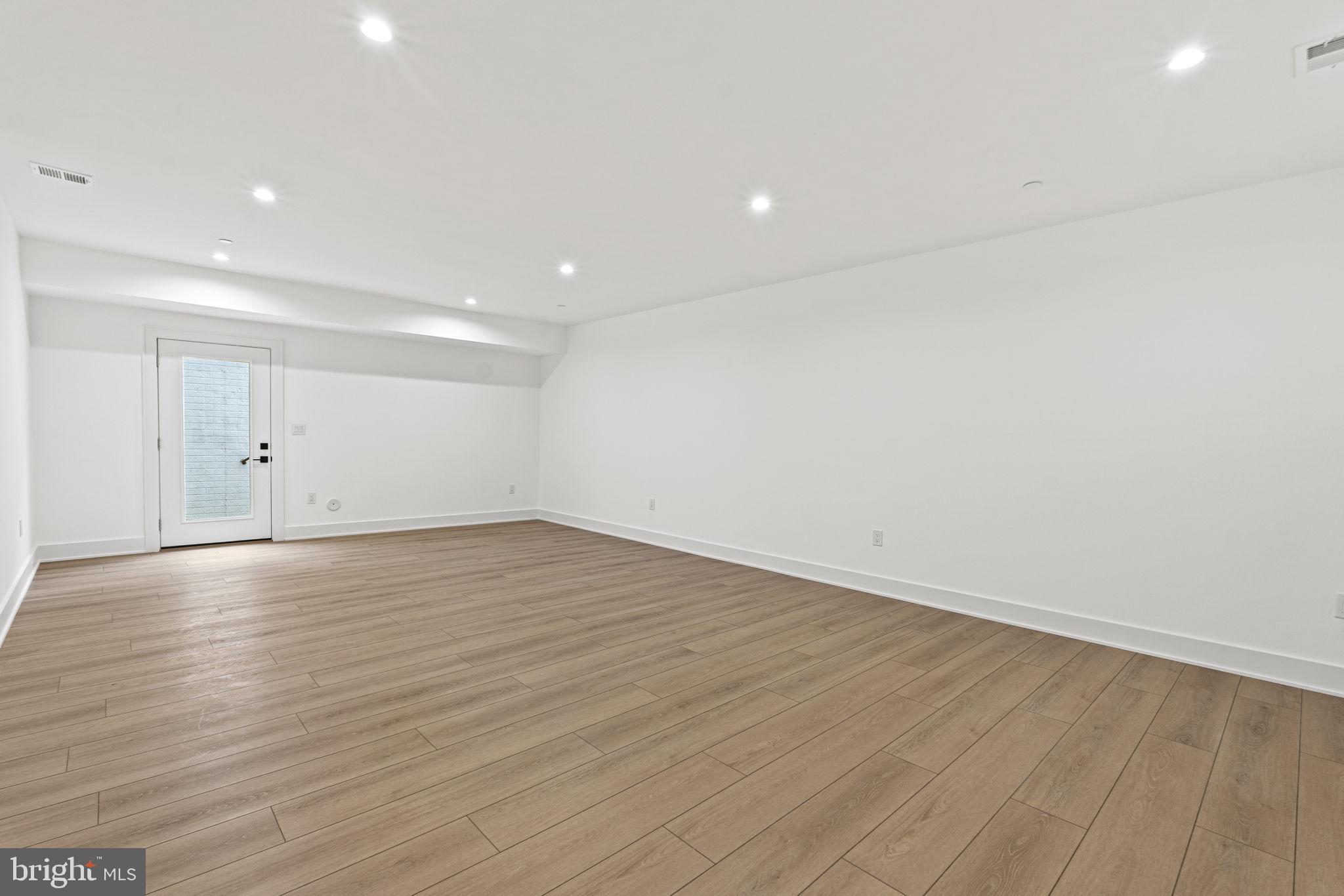 NORTH KENSINGTON - Residential