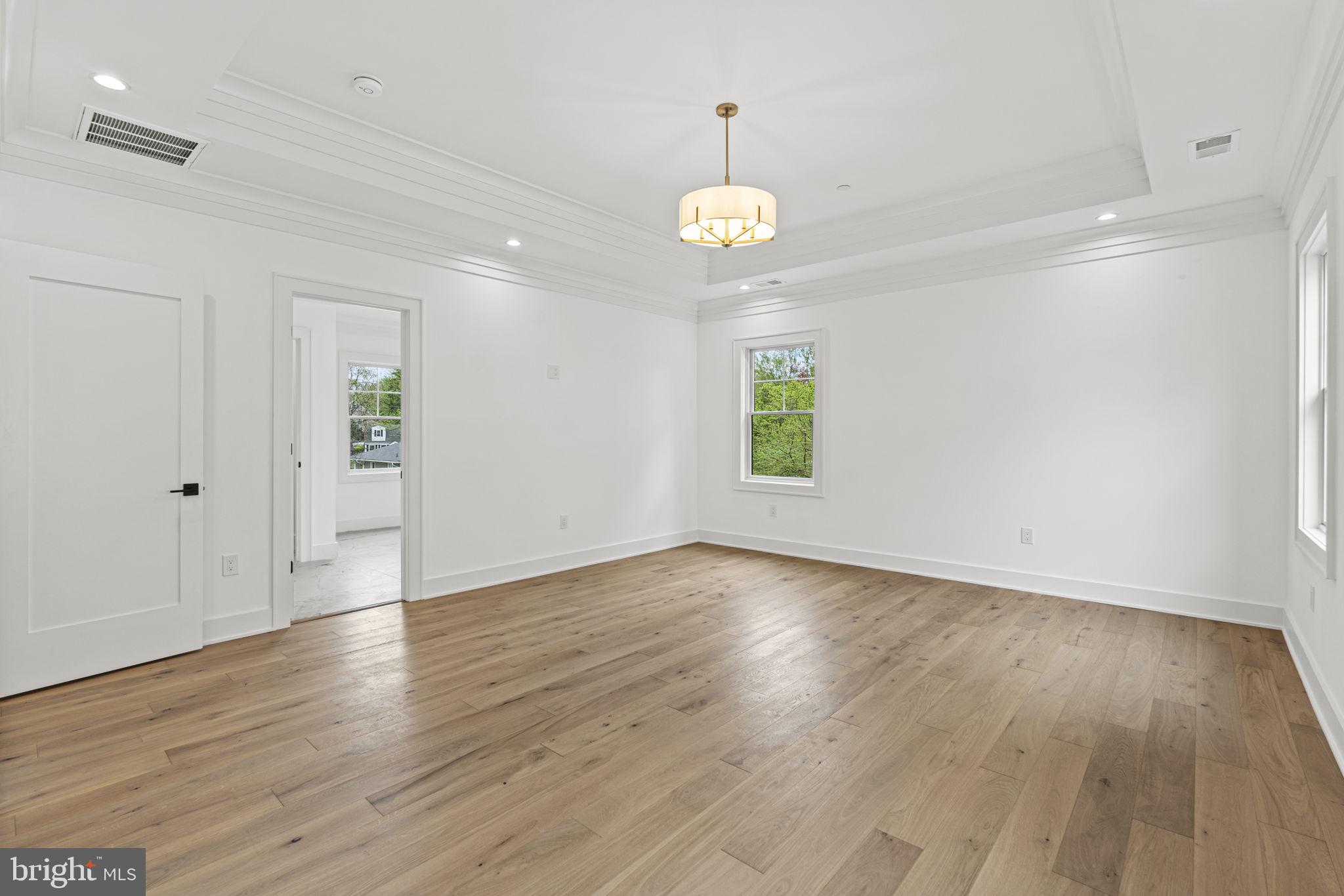 NORTH KENSINGTON - Residential