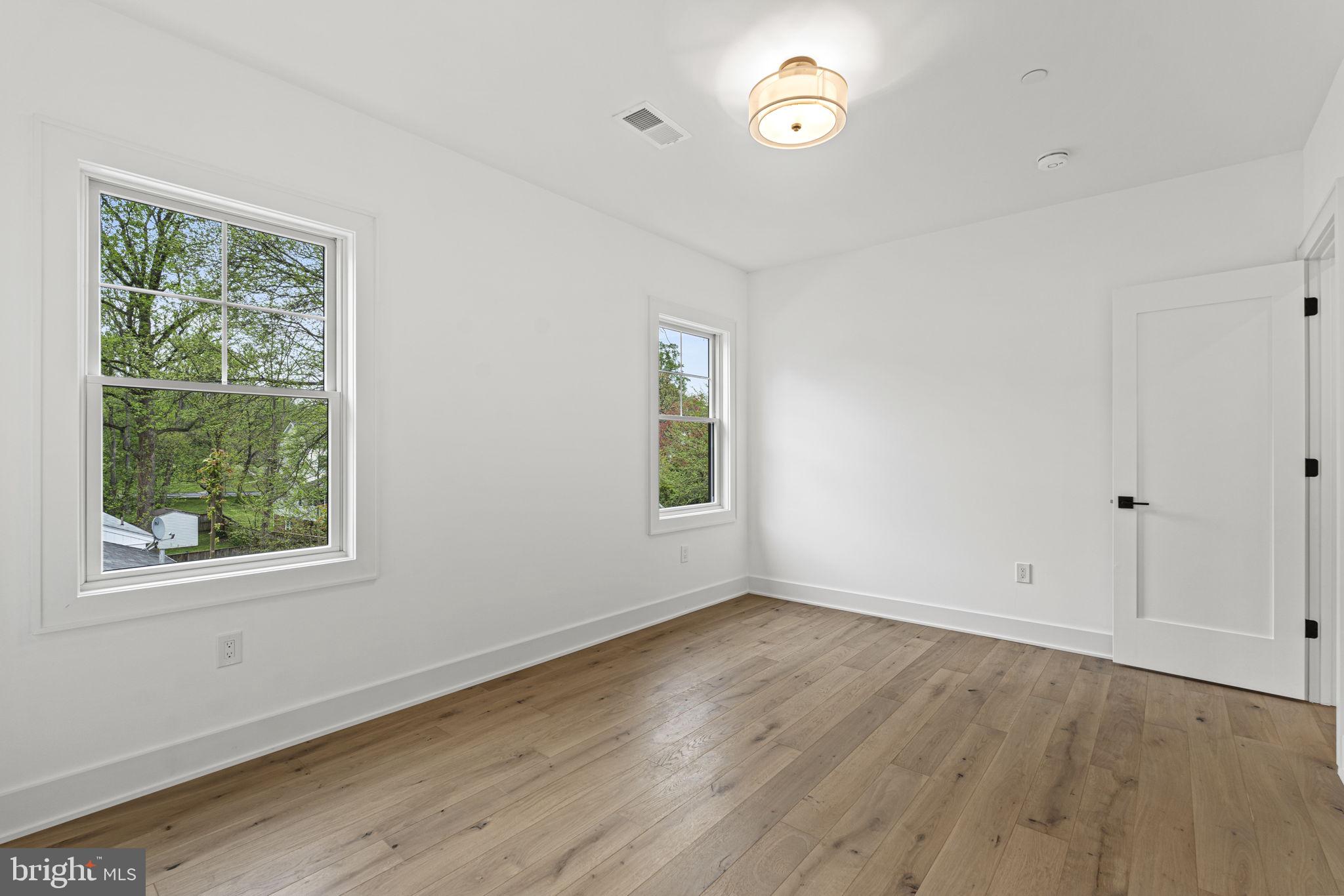 NORTH KENSINGTON - Residential