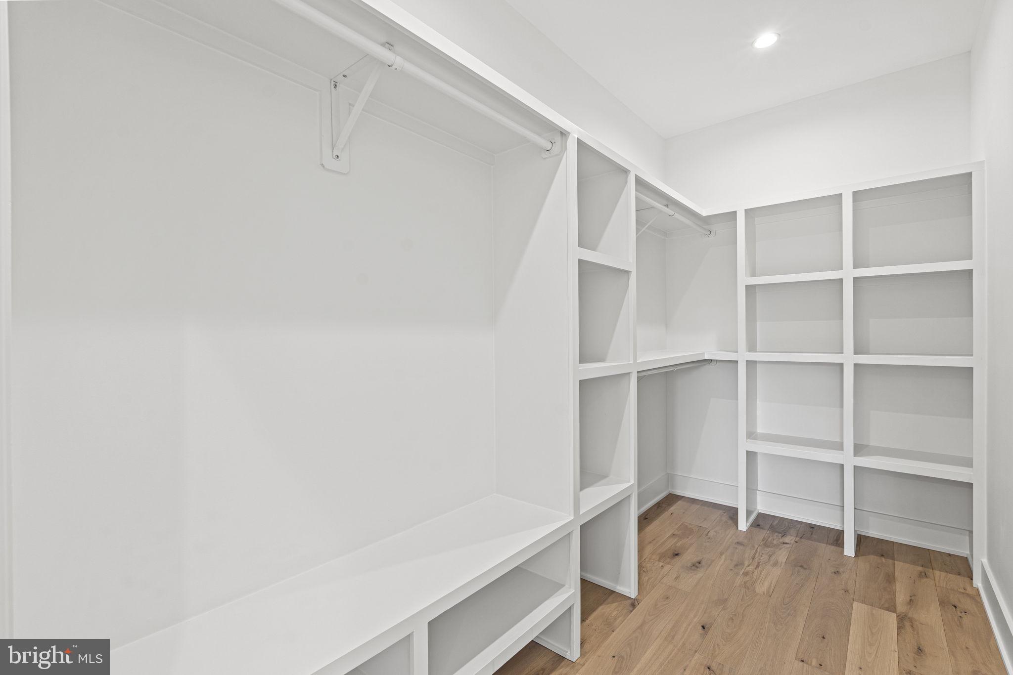 NORTH KENSINGTON - Residential