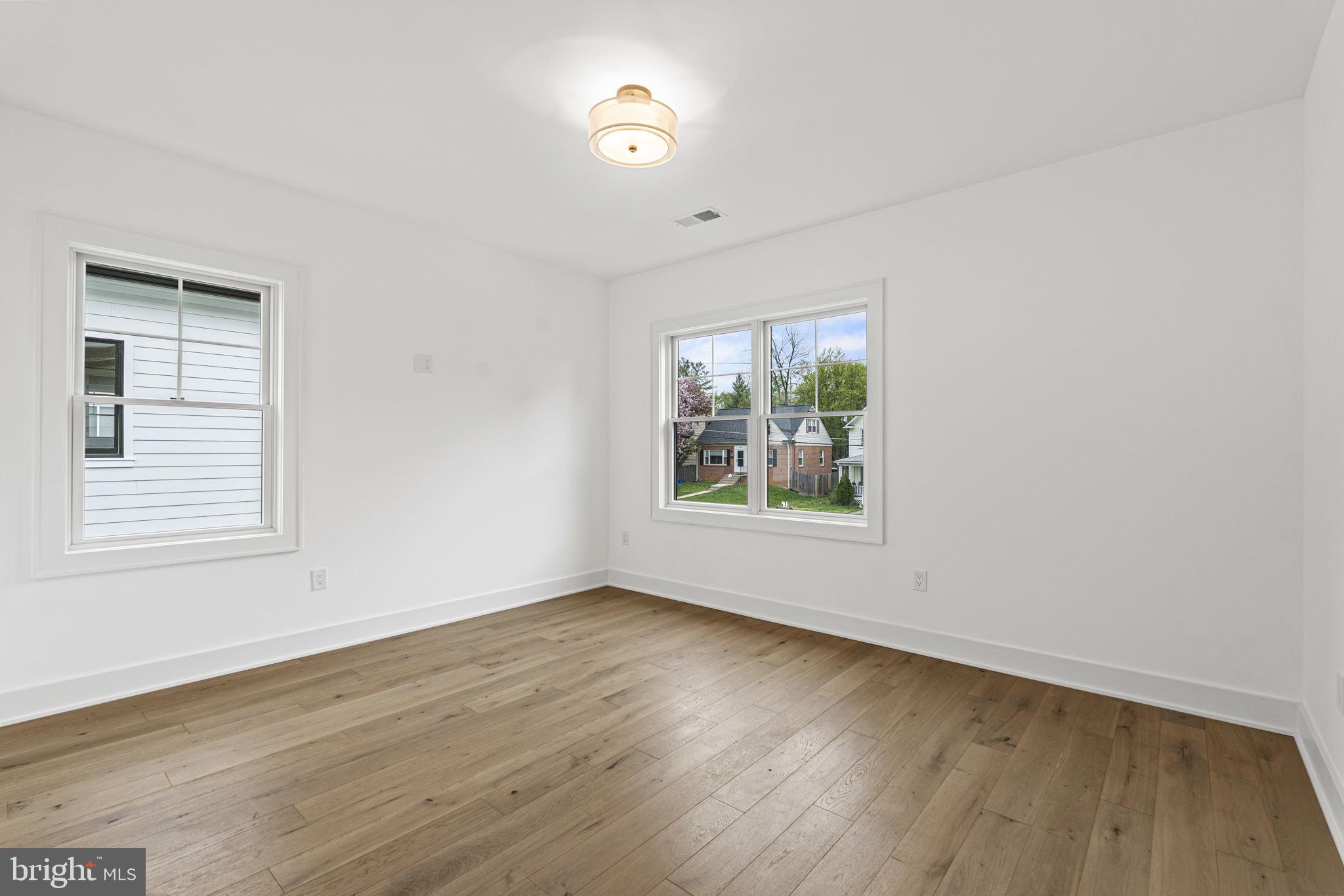 NORTH KENSINGTON - Residential