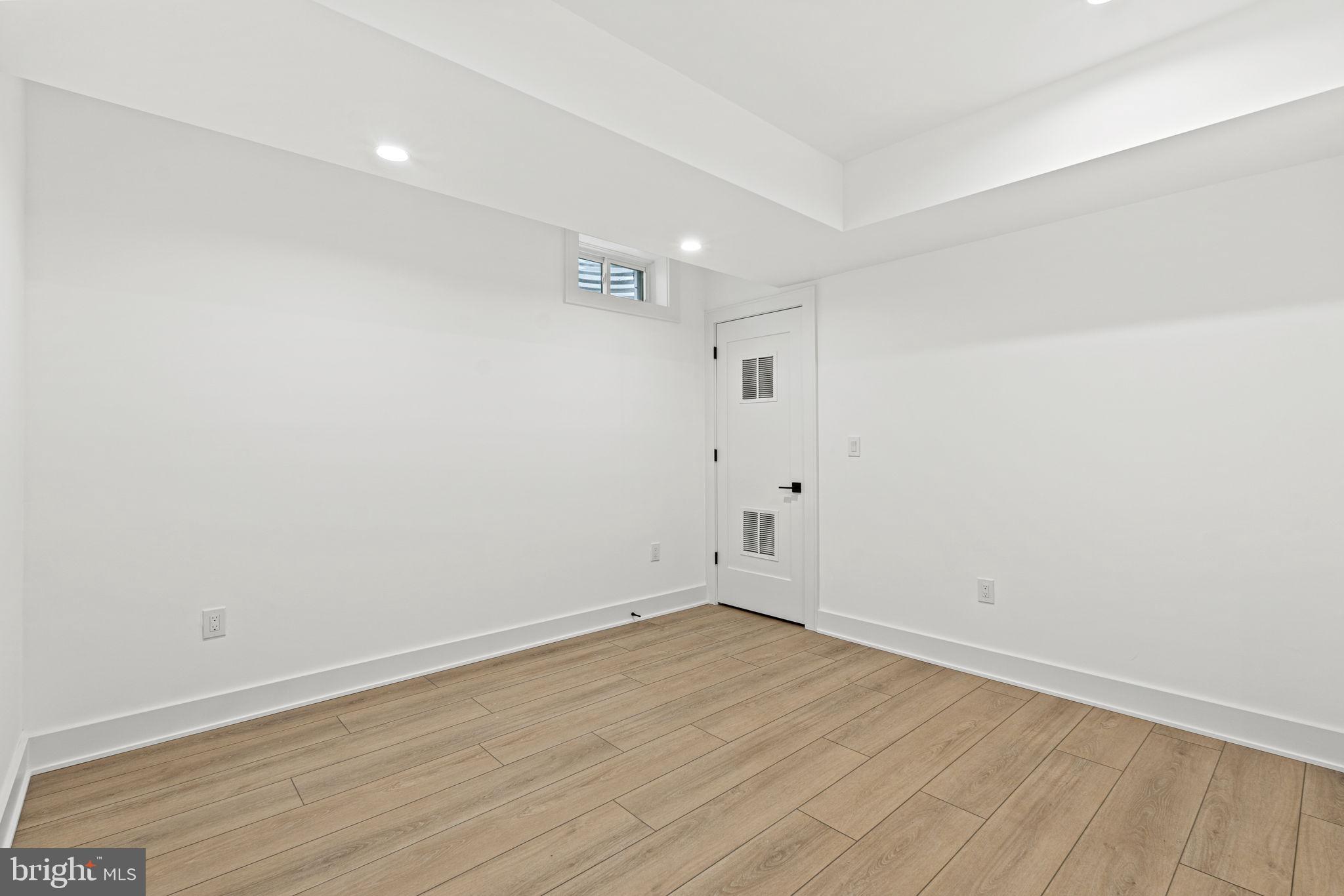 NORTH KENSINGTON - Residential