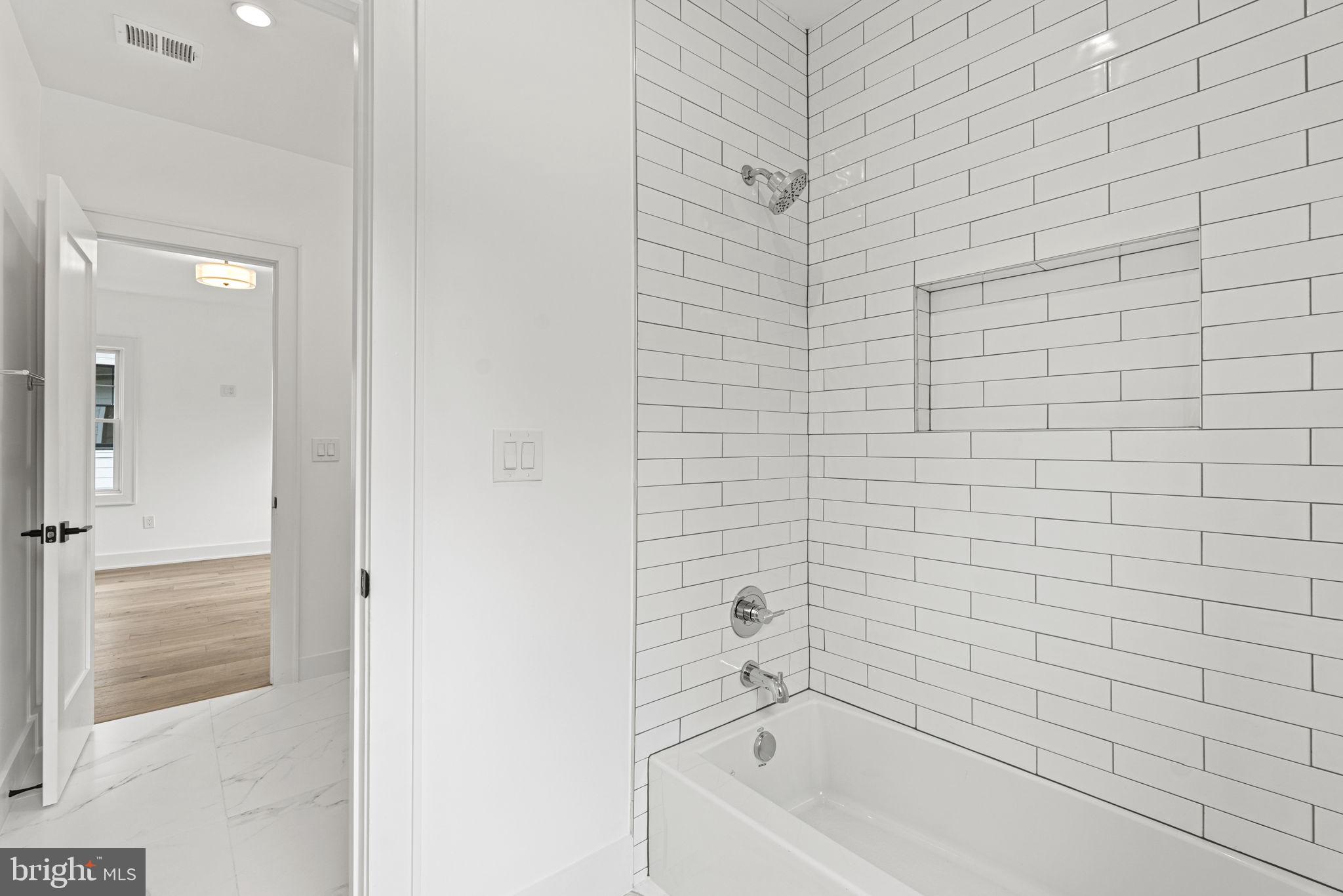 NORTH KENSINGTON - Residential