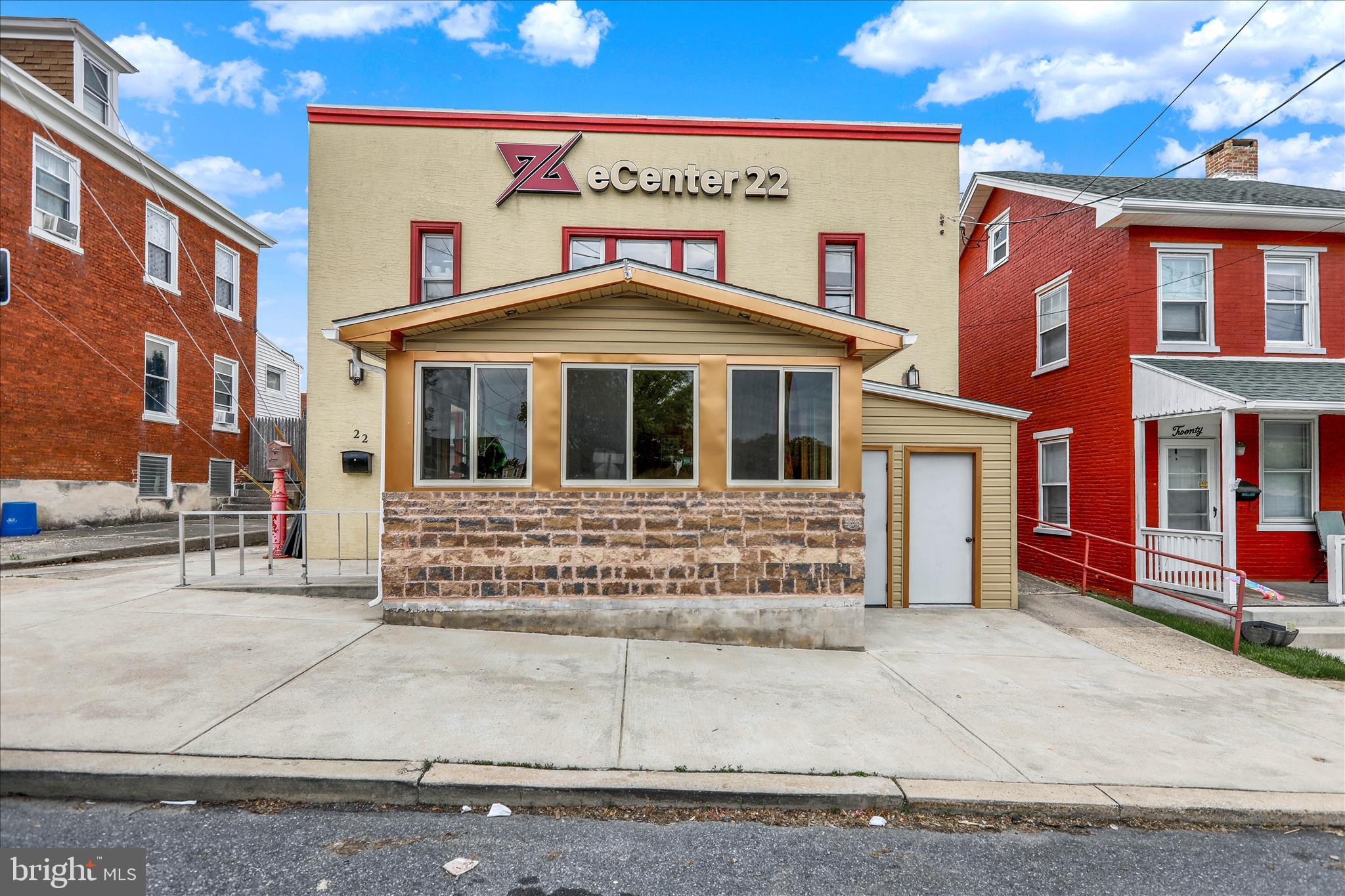22 NEW HOLLAND AVE