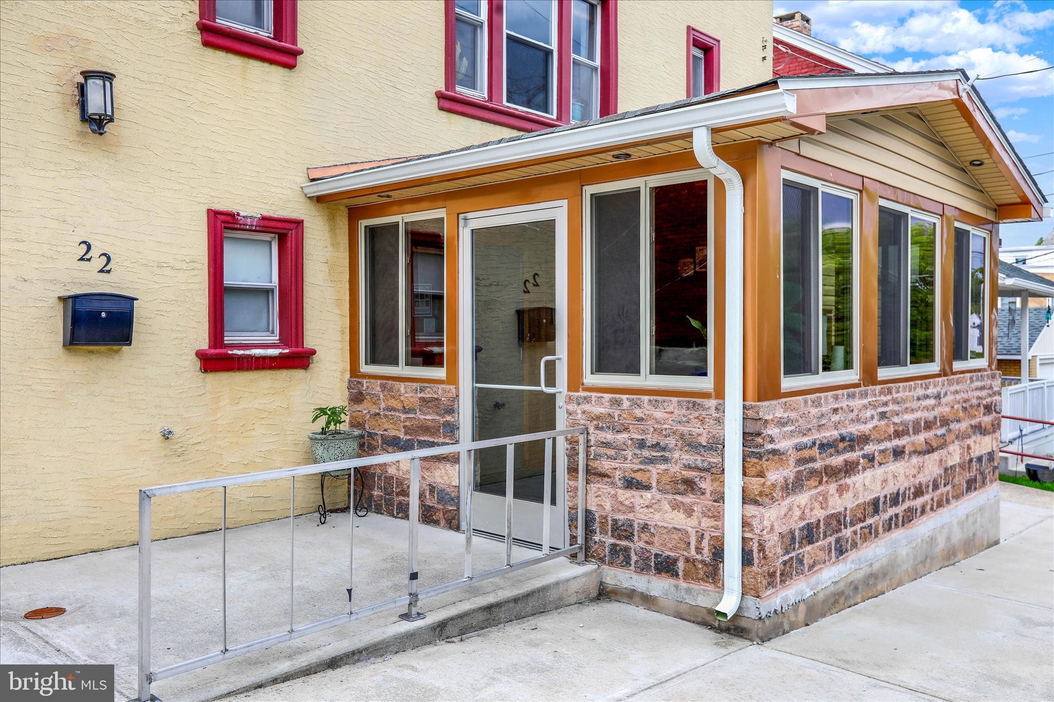 22 NEW HOLLAND AVE
