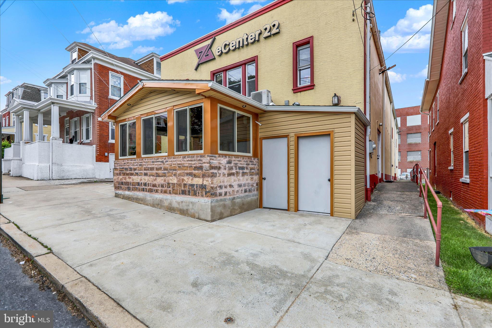 22 NEW HOLLAND AVE
