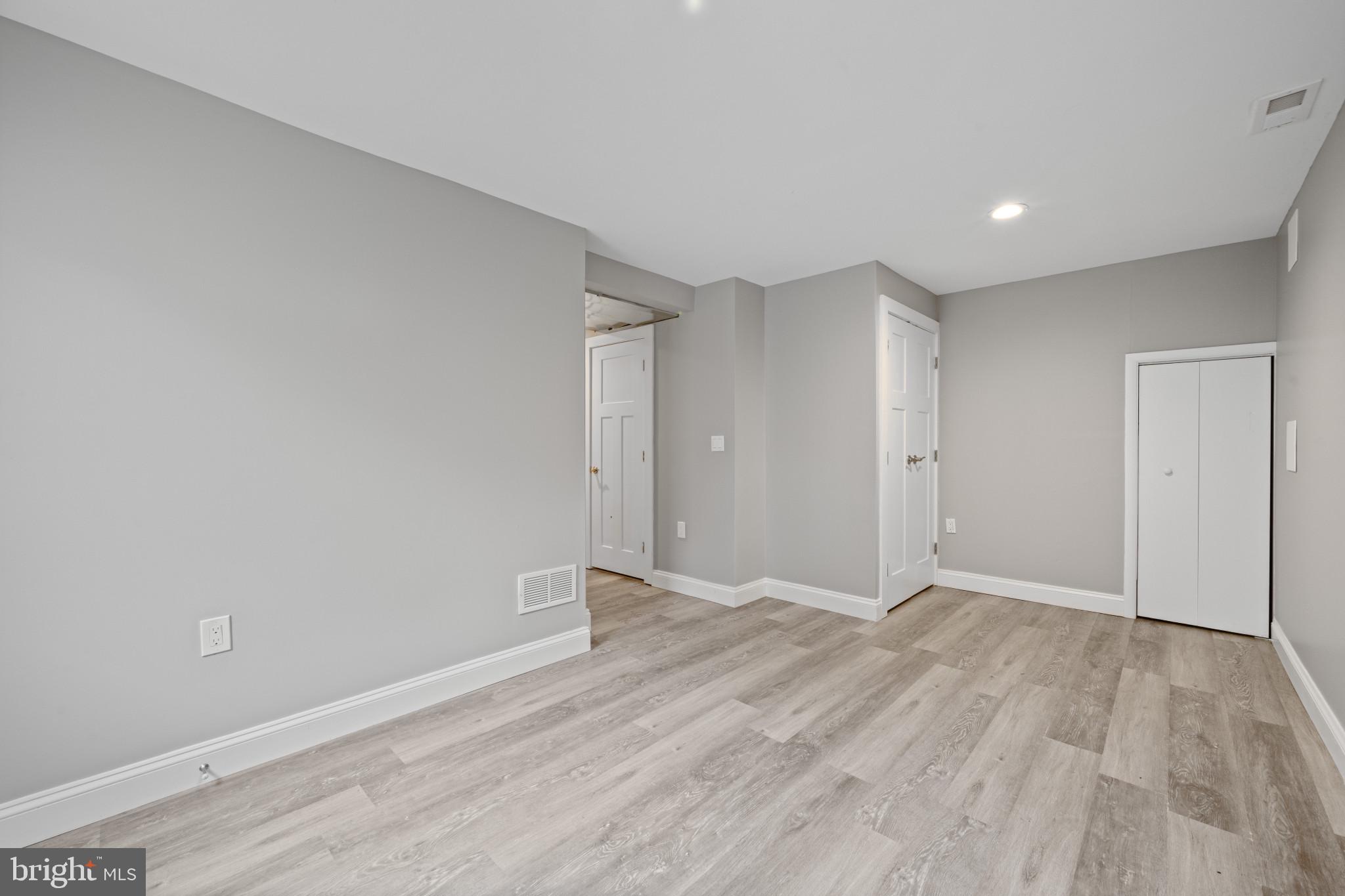 ARUNDEL PLAZA - Residential Lease