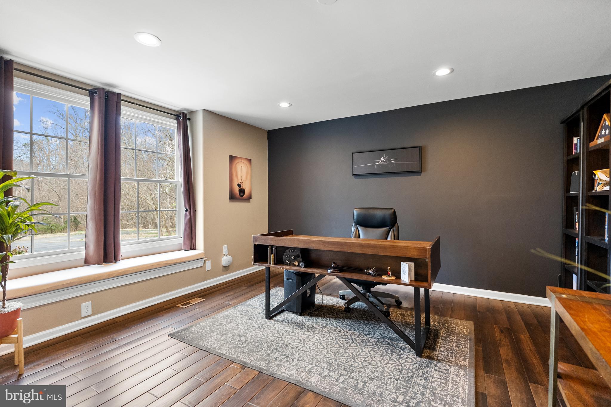 OLD TRIANGLE - Residential