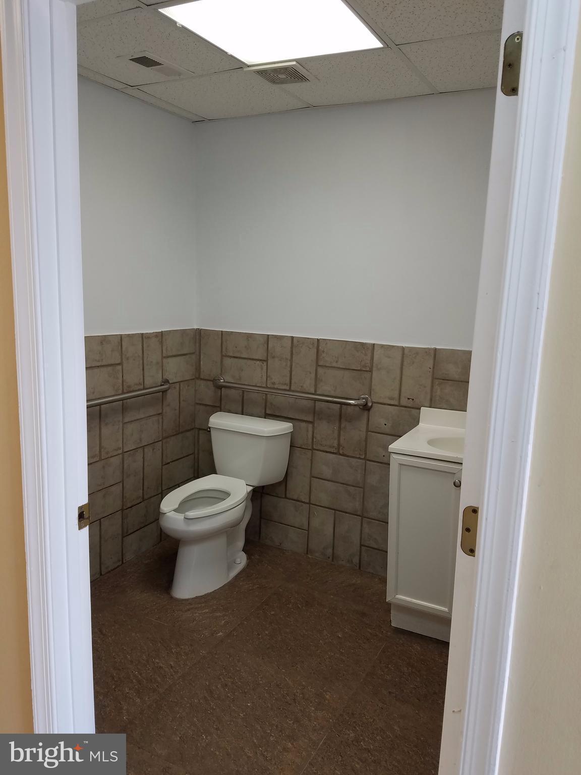 ALLIANCE CENTER - Commercial Lease