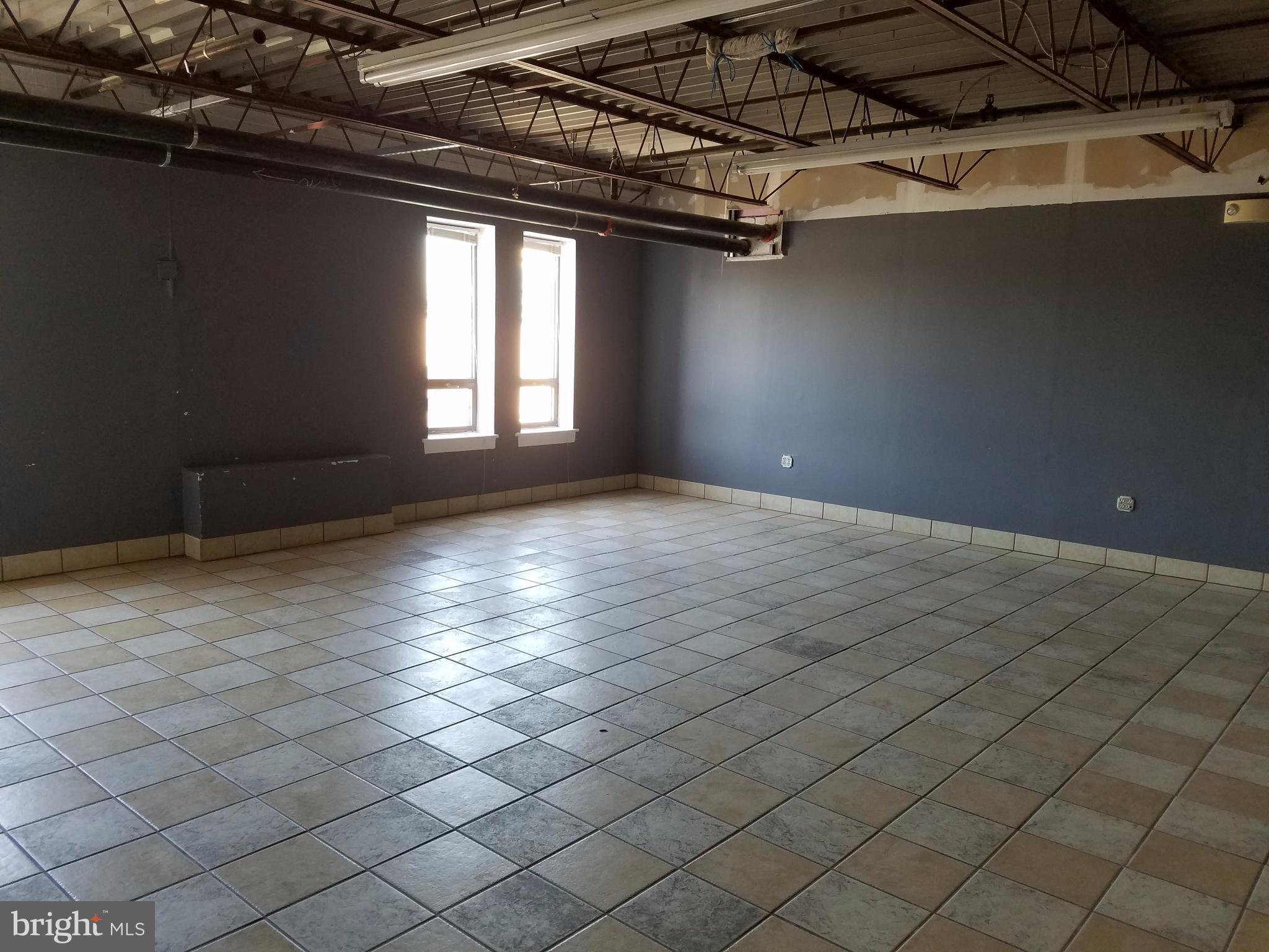 ALLIANCE CENTER - Commercial Lease