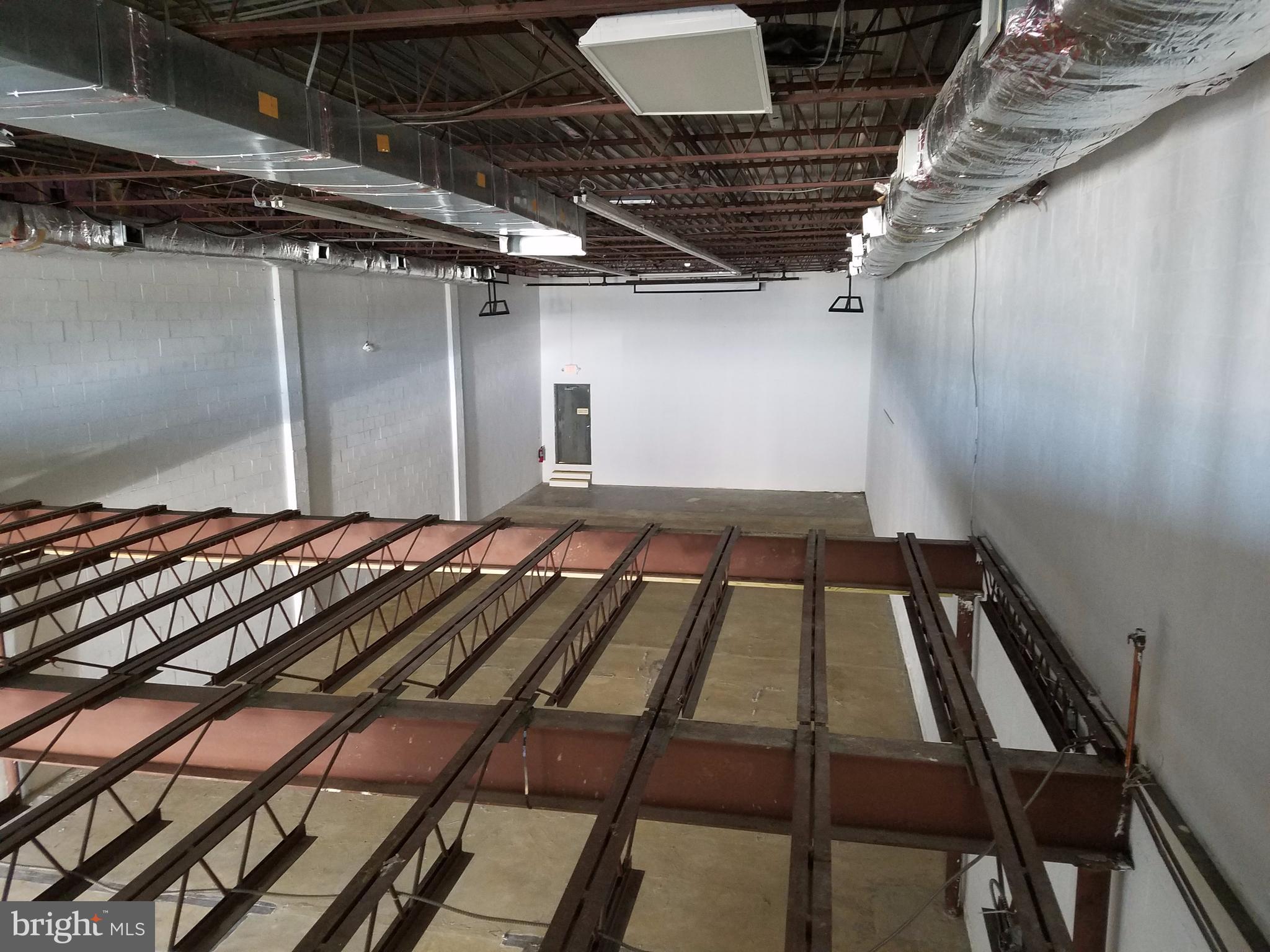 ALLIANCE CENTER - Commercial Lease