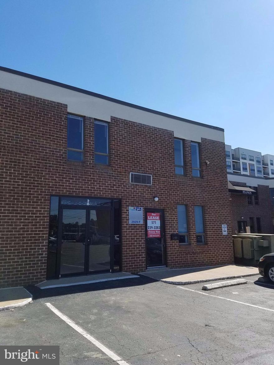 Location,Location ,Location!!! 3500SF of flex/warehouse space in Merrifield!!!Great two level floor plan,two bathrooms and 16' clear span ceiling height, Heat pumps provide heating & cooling throughout all spaces. Easy access to Rt. 50, Rt. 29, I-66 and I-495.