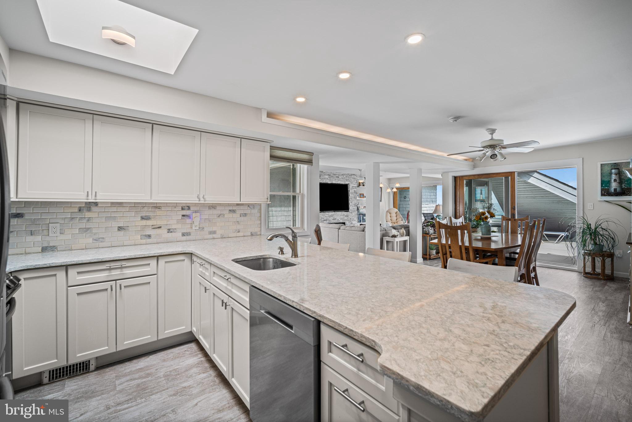 901 OCEAN AVE 906