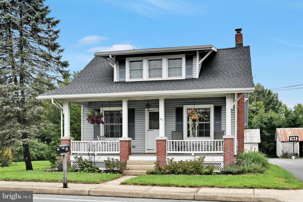 Photo of 44 W Main Street, REINHOLDS, PA 17569 (MLS # PALA2093936)