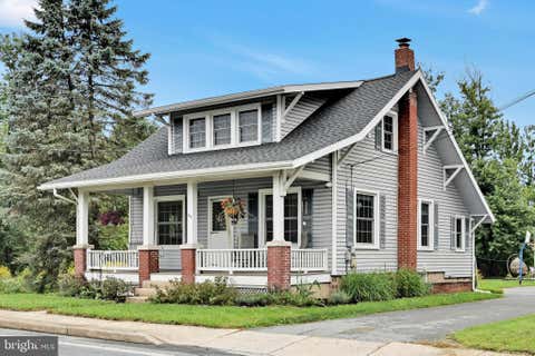 Photo of 44 W Main Street, REINHOLDS, PA 17569 (MLS # PALA2093936)