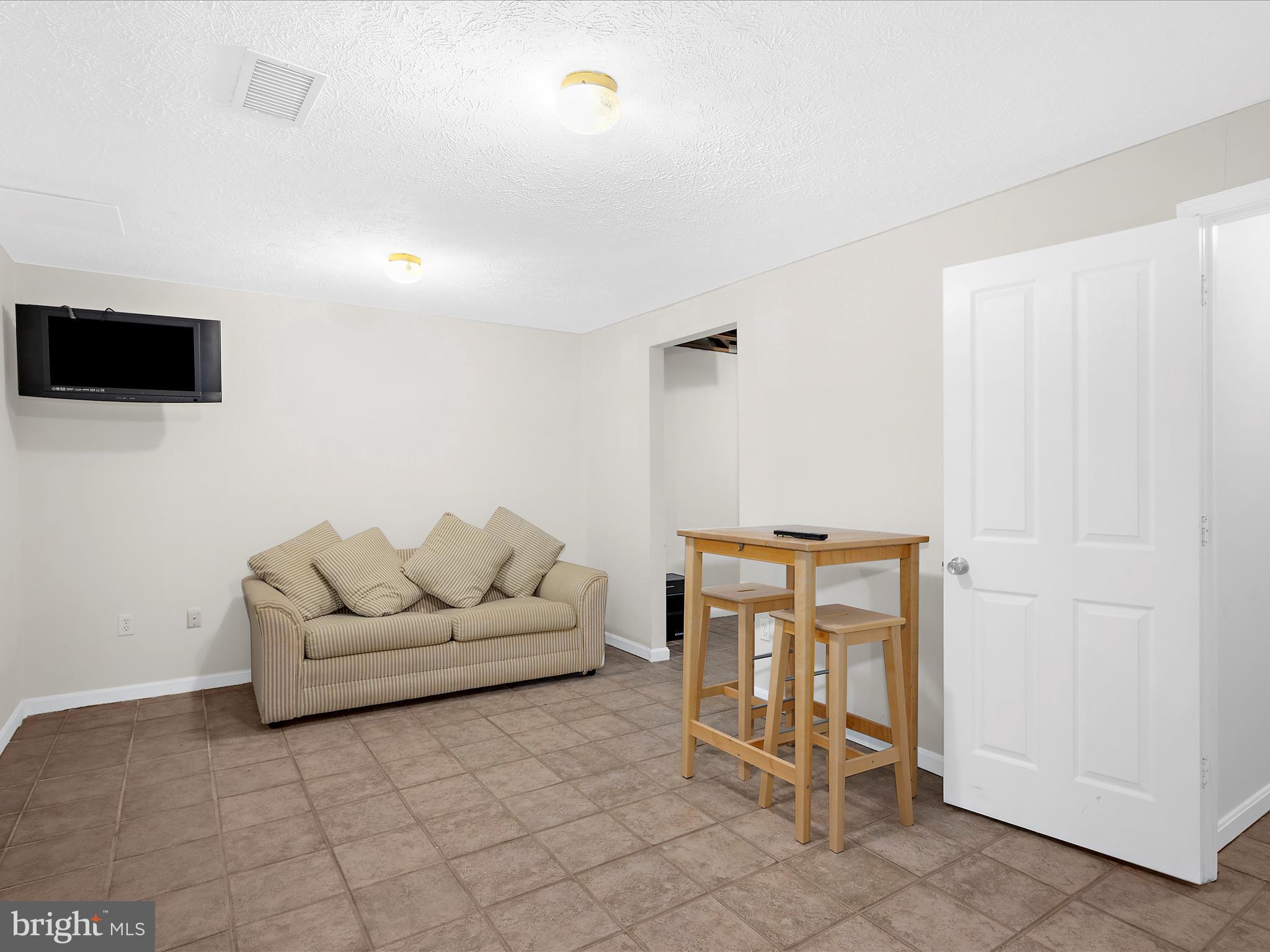 KINGS RANSOM CONDO - Residential